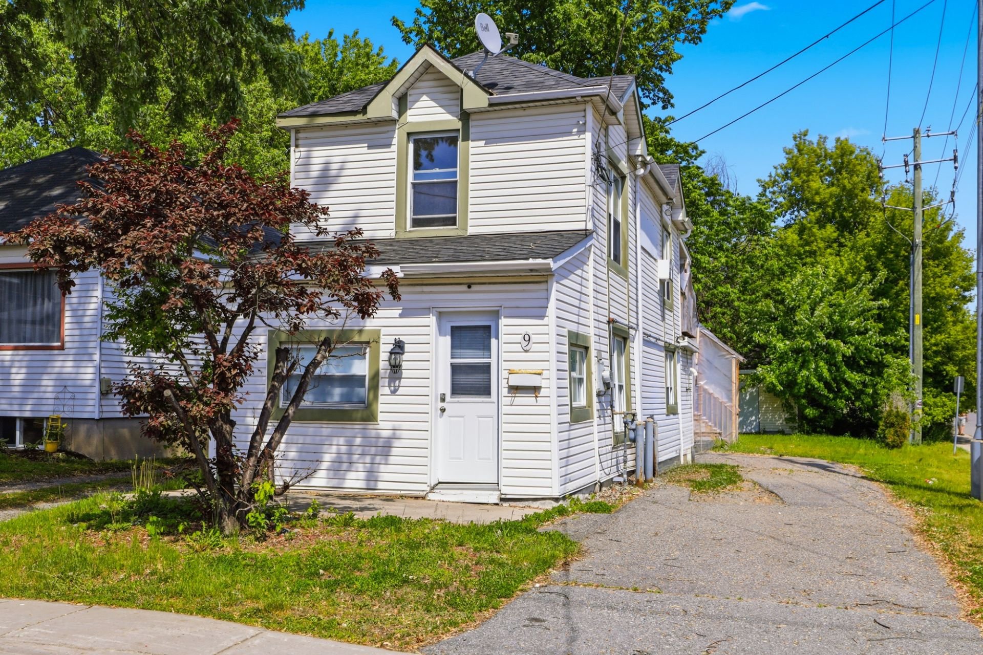 MLS: 23948041