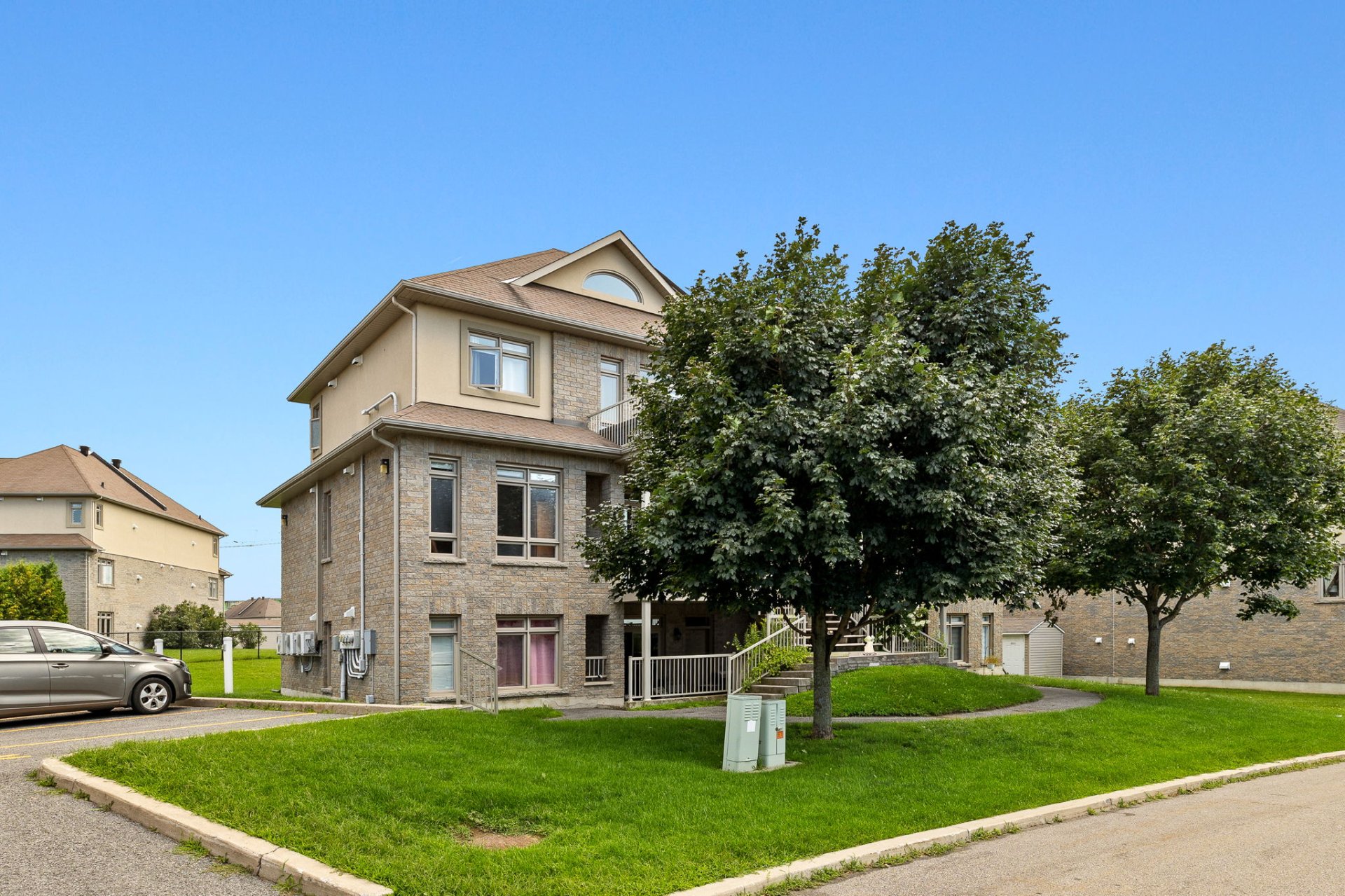 MLS: 22607833