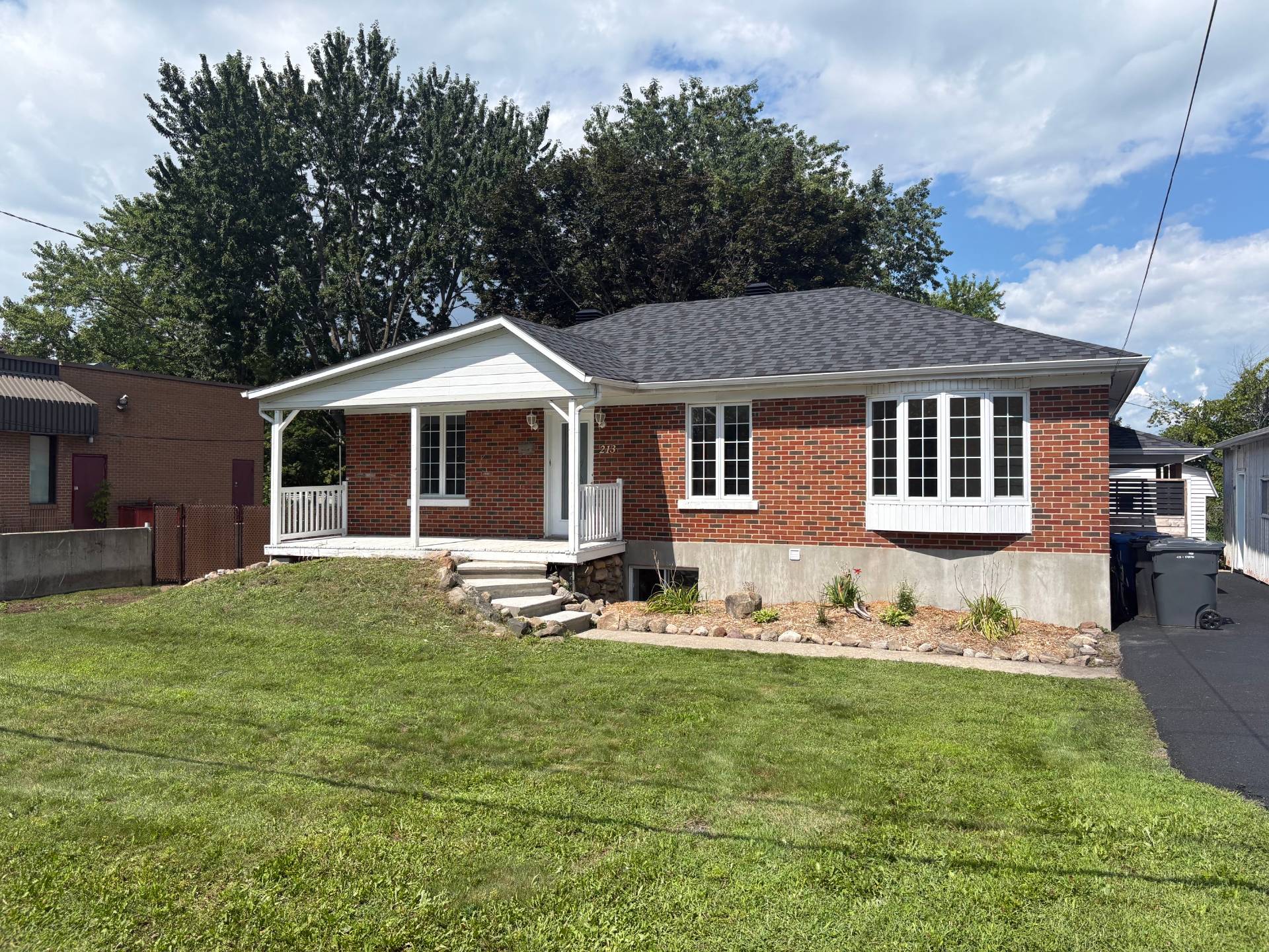 MLS: 27056242