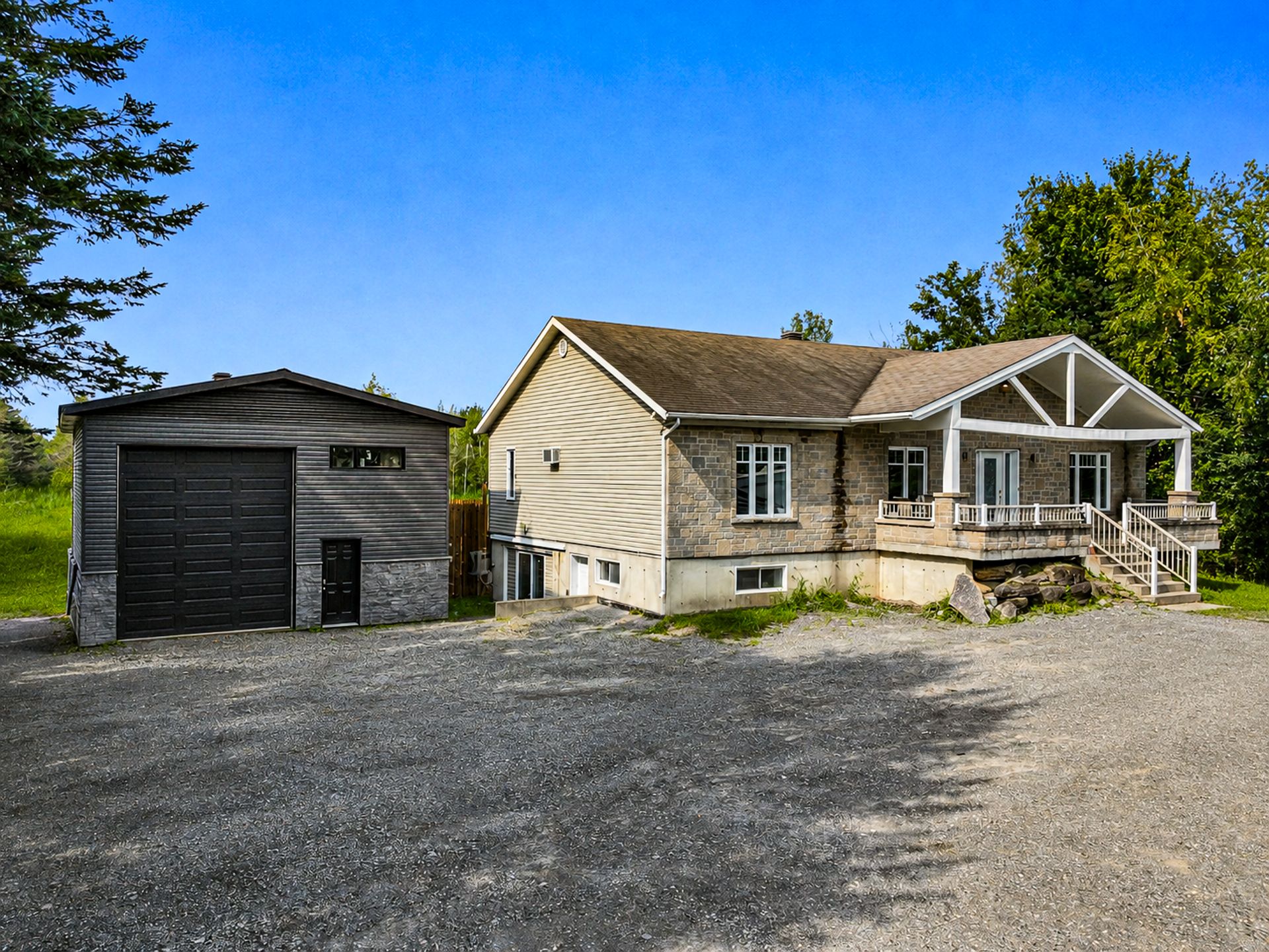 MLS: 27914616