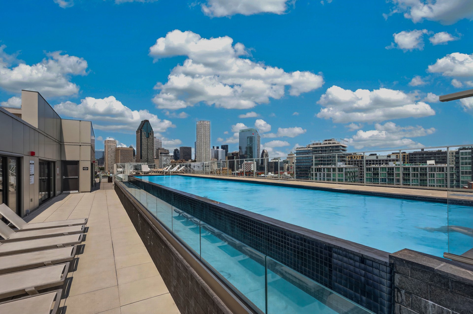 MLS: 21409093