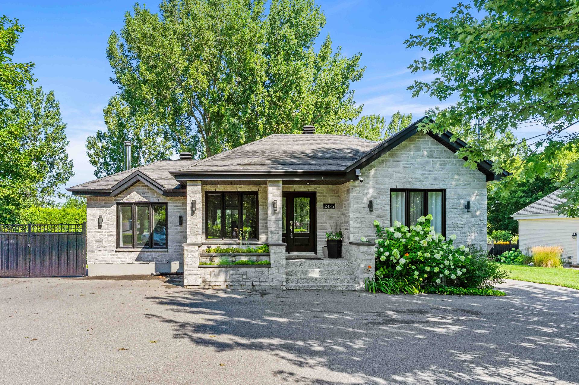 MLS: 23605091