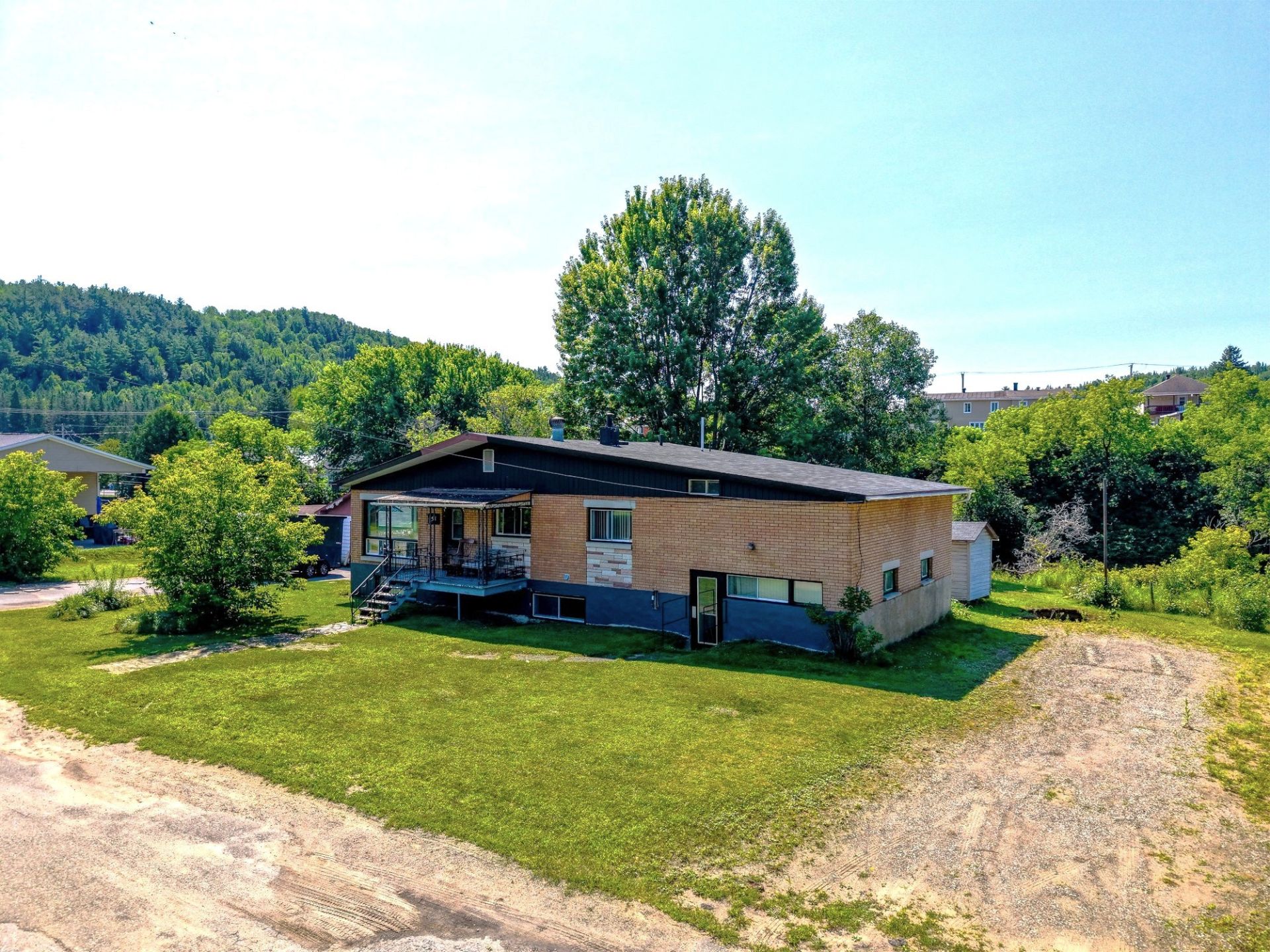 MLS: 27940565
