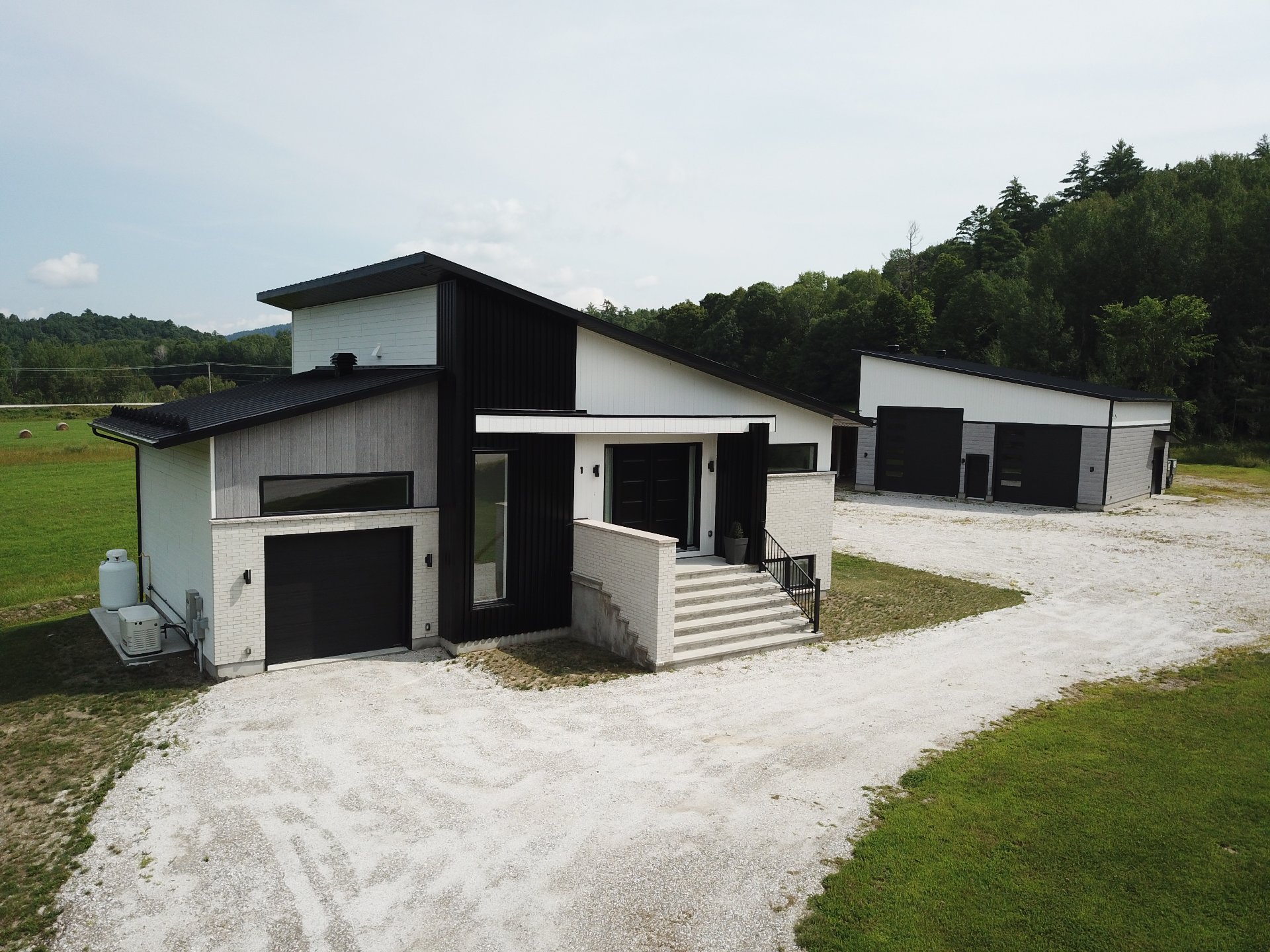MLS: 28554345