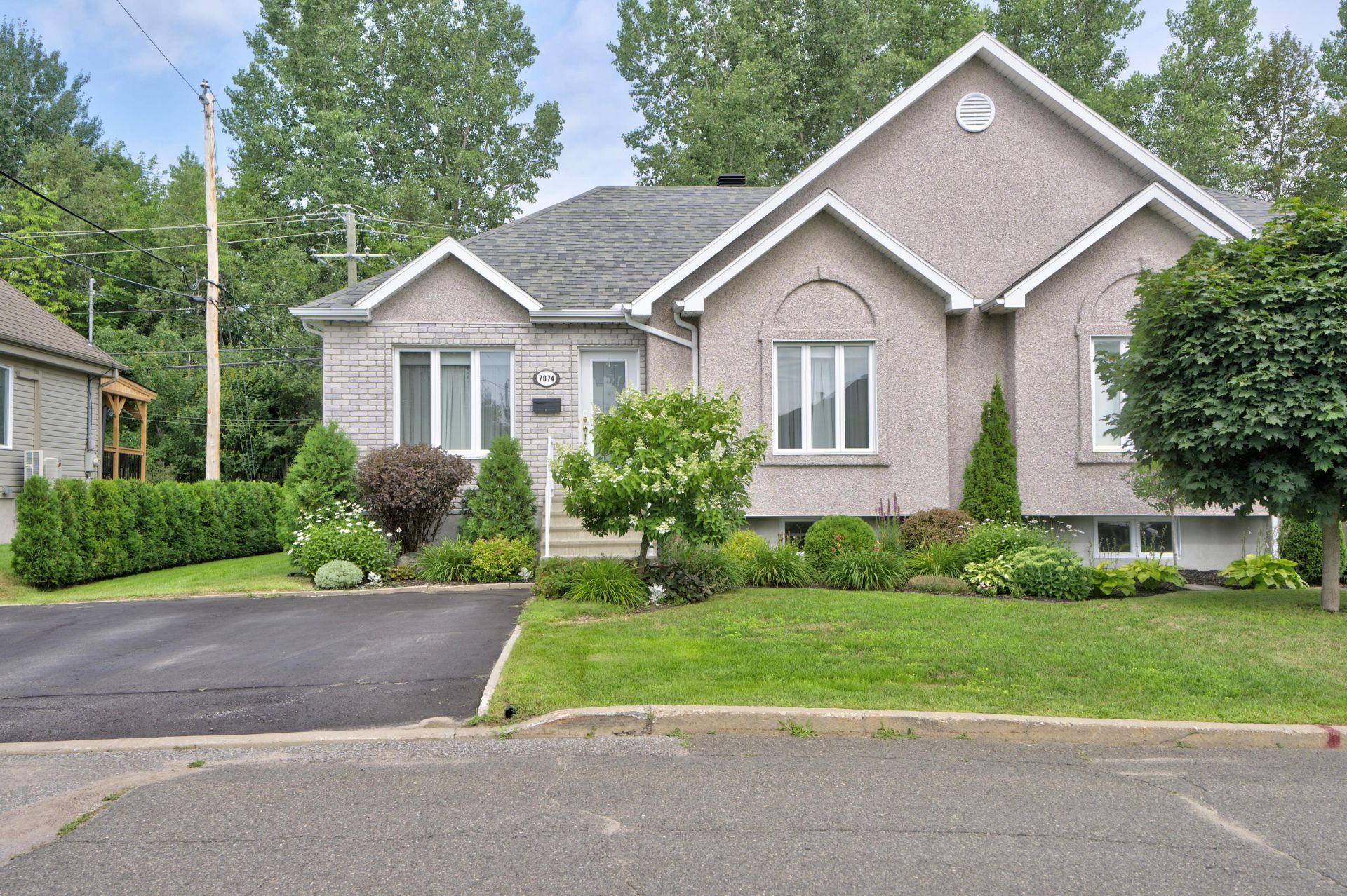 MLS: 15452335