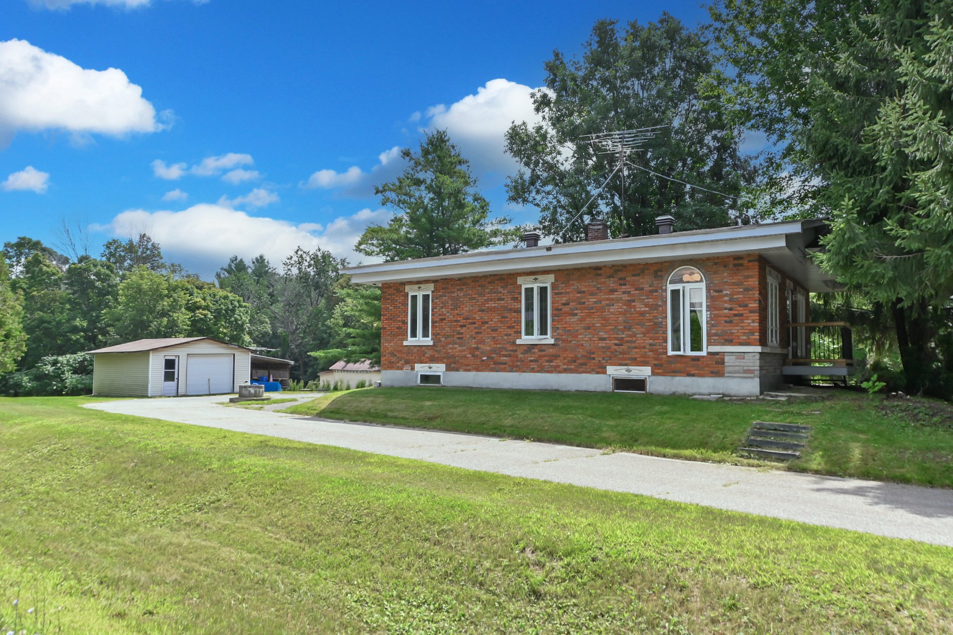 MLS: 24644092