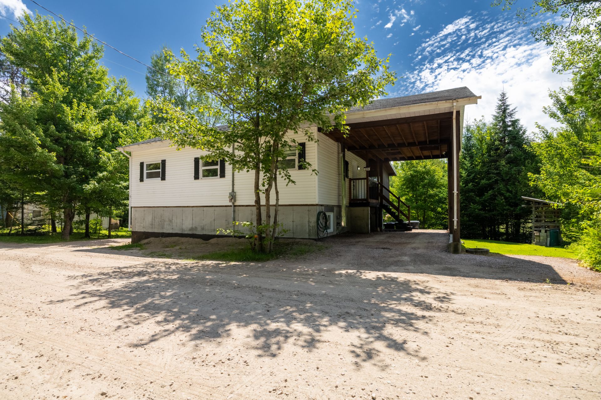 MLS: 25603756