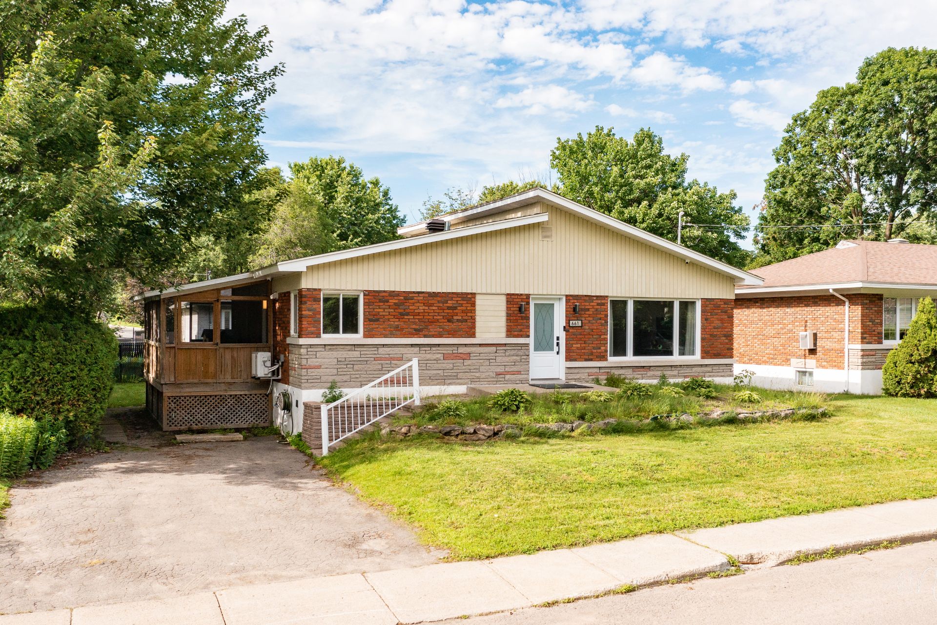 MLS: 22993461