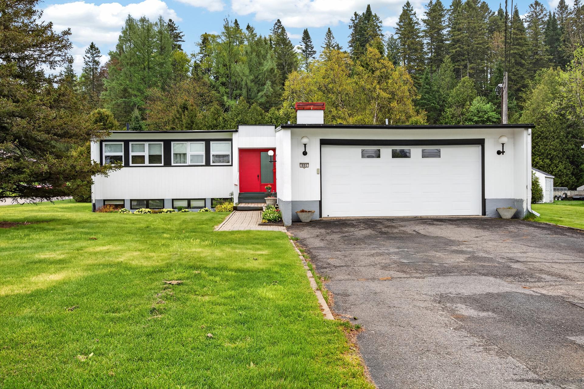 MLS: 22996857