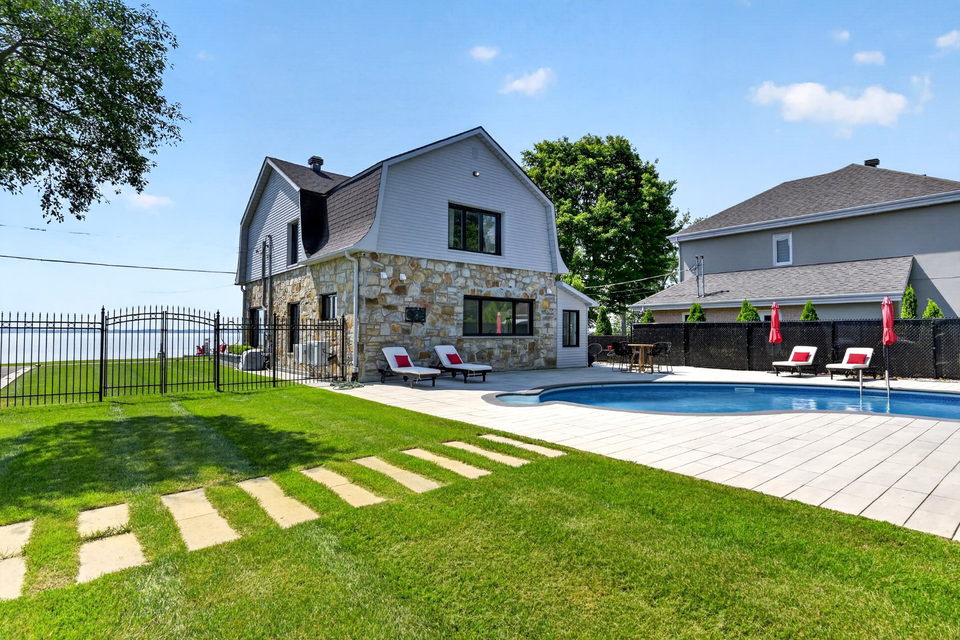 MLS: 16648638