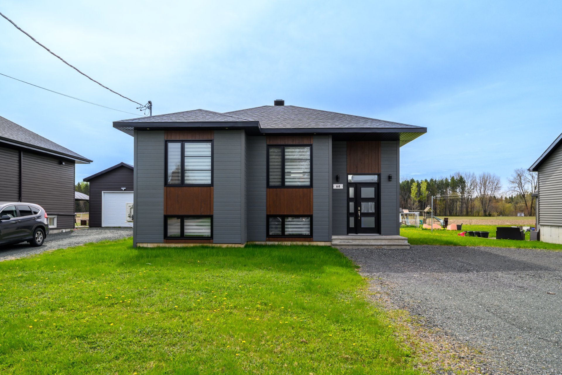 MLS: 21616938