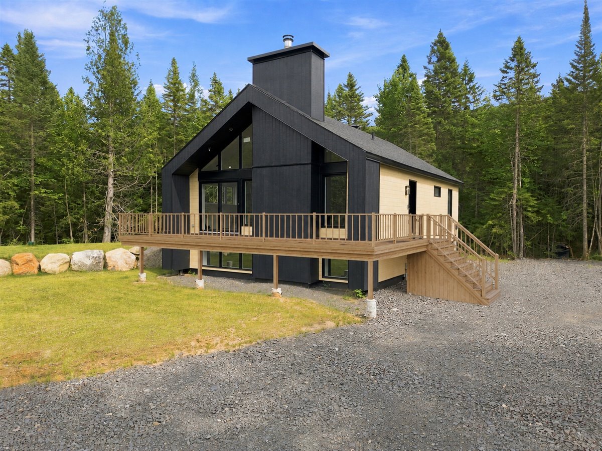 MLS: 23621044