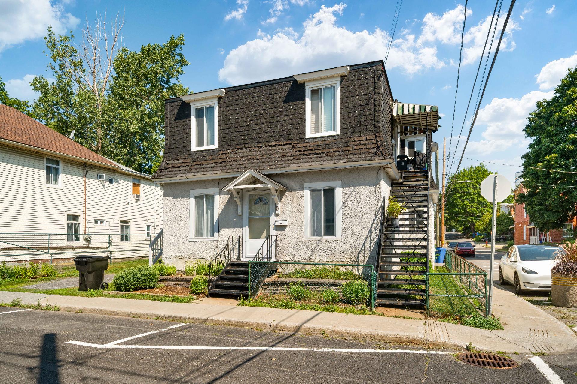 MLS: 21820561