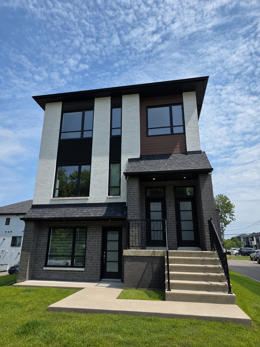 MLS: 27960578