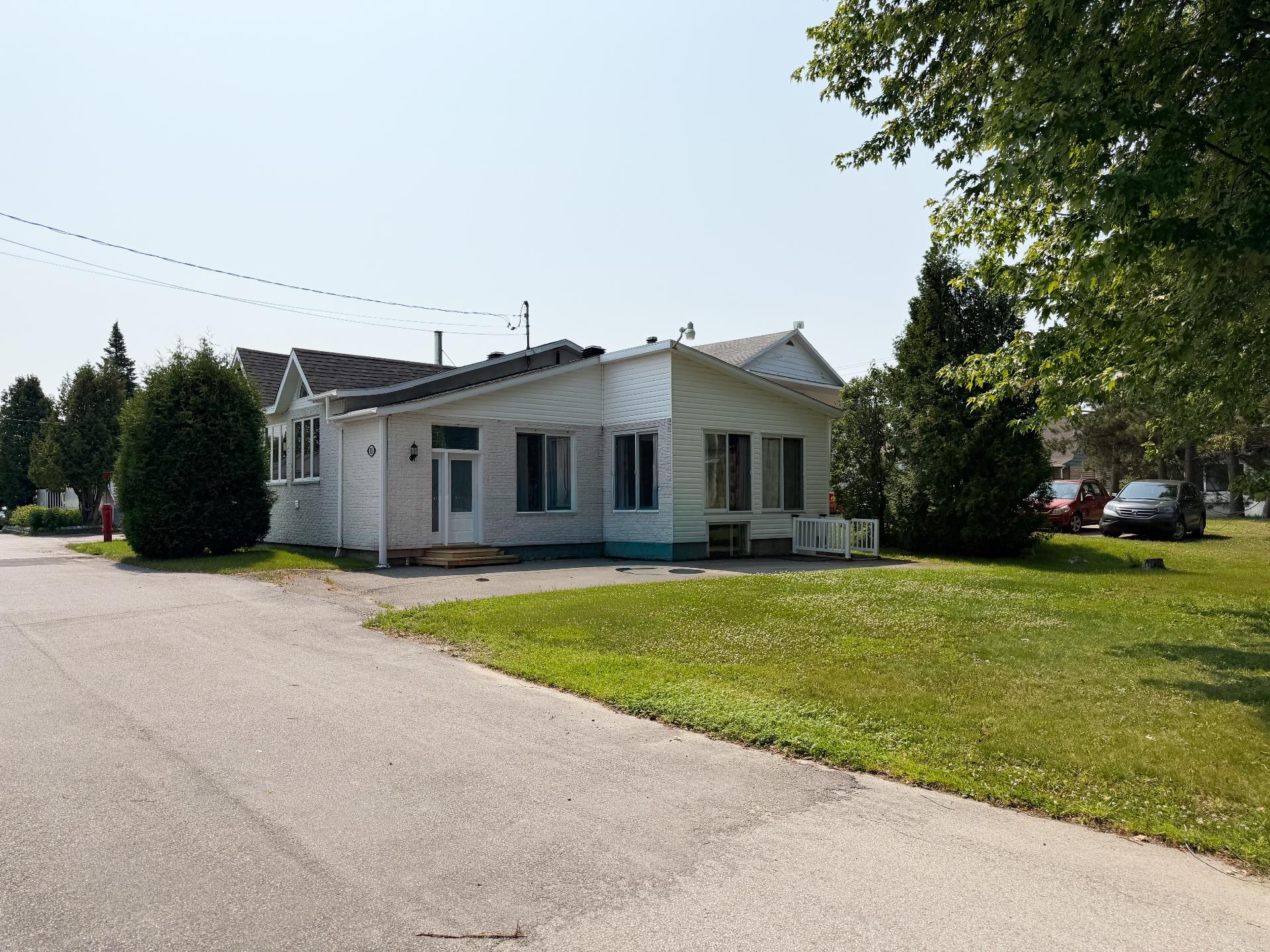 MLS: 22785622