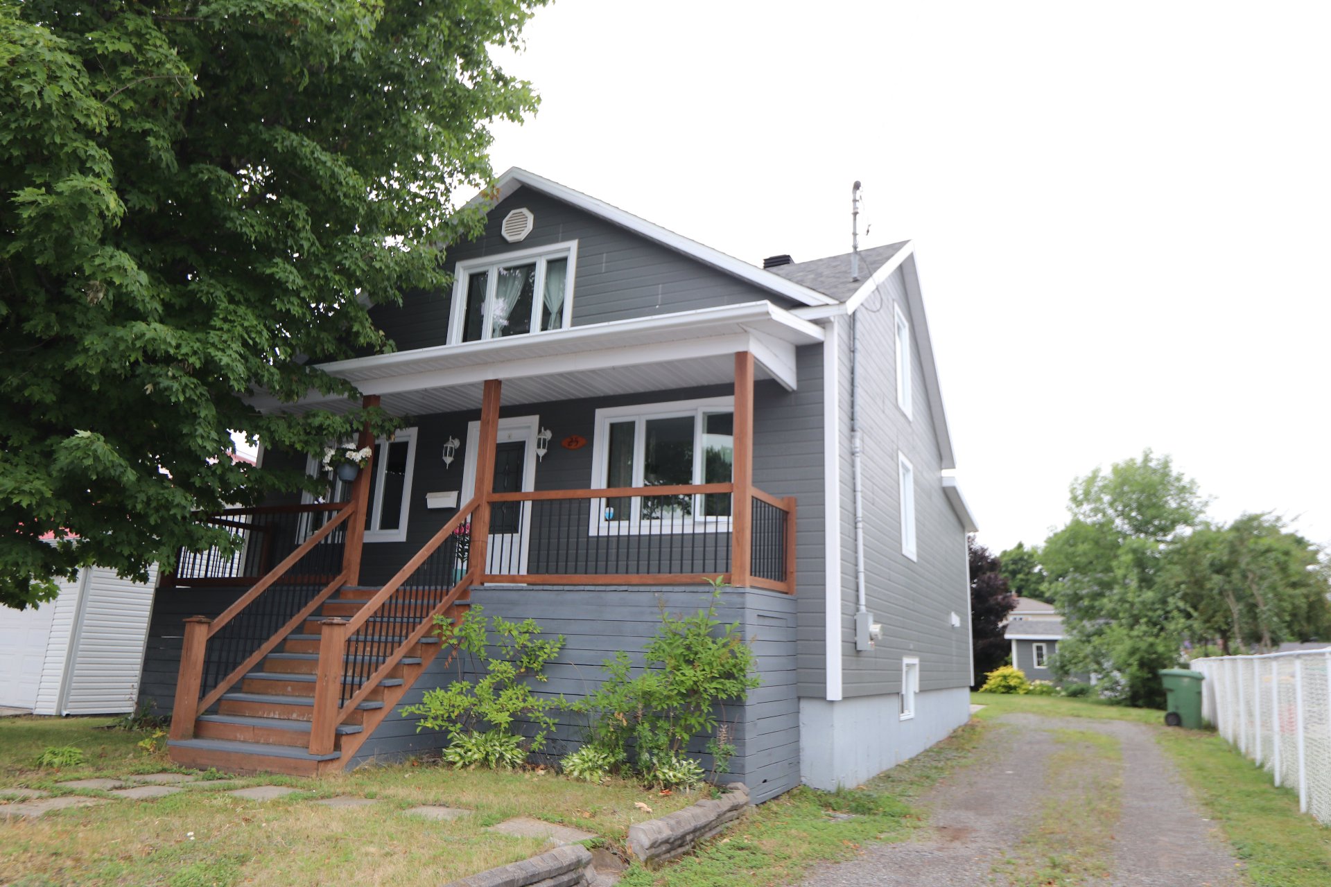 MLS: 25975391