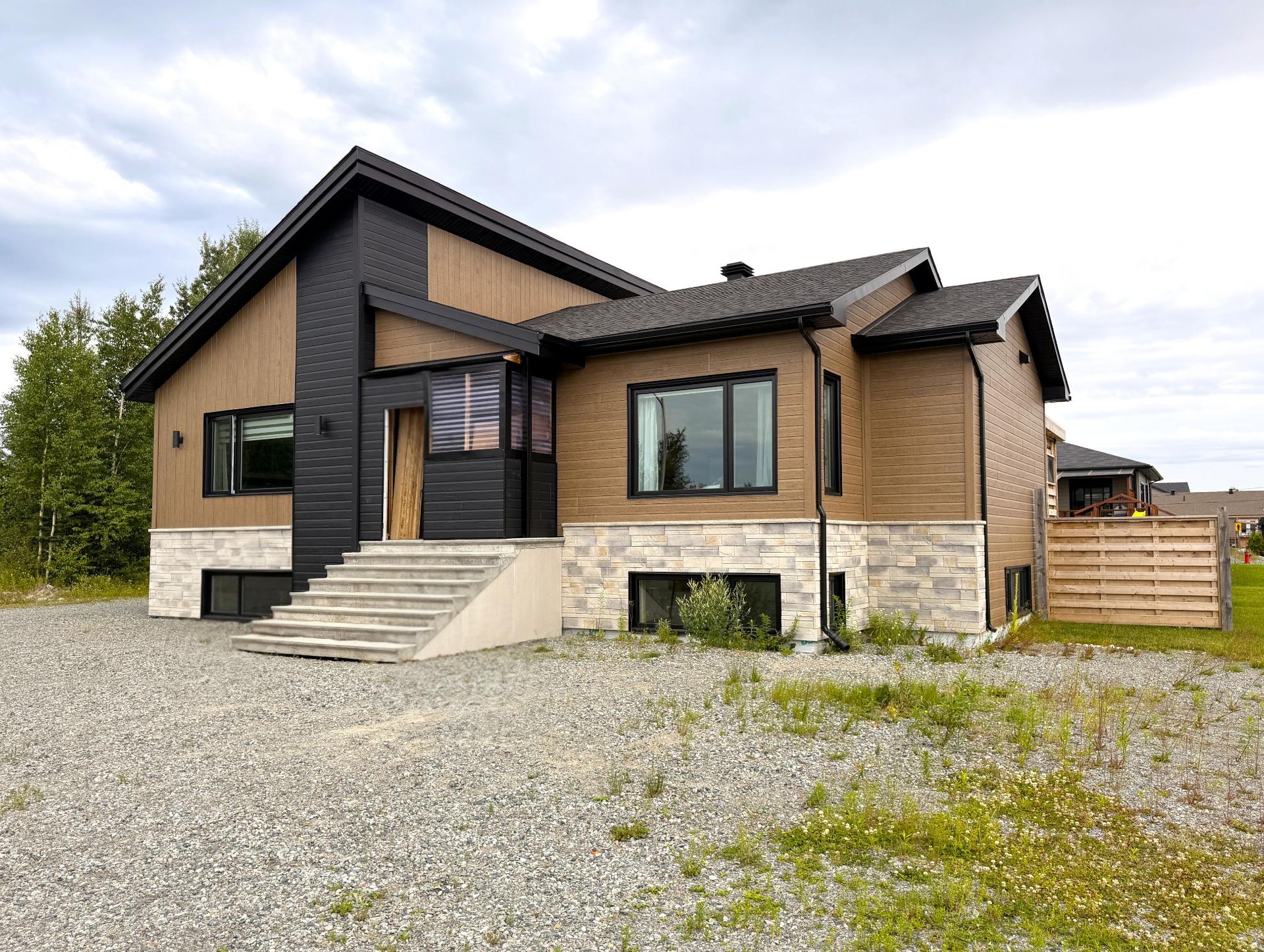 MLS: 25734294