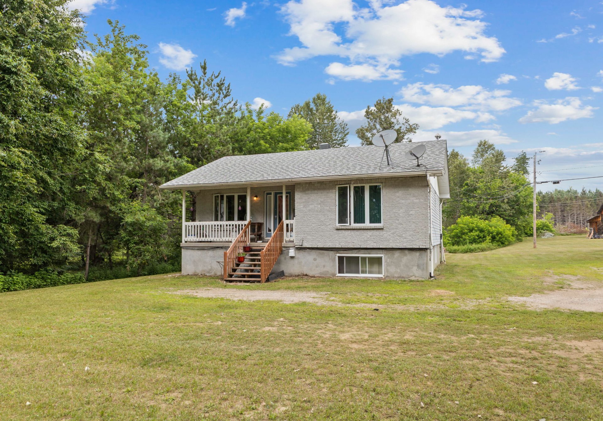 MLS: 22300898