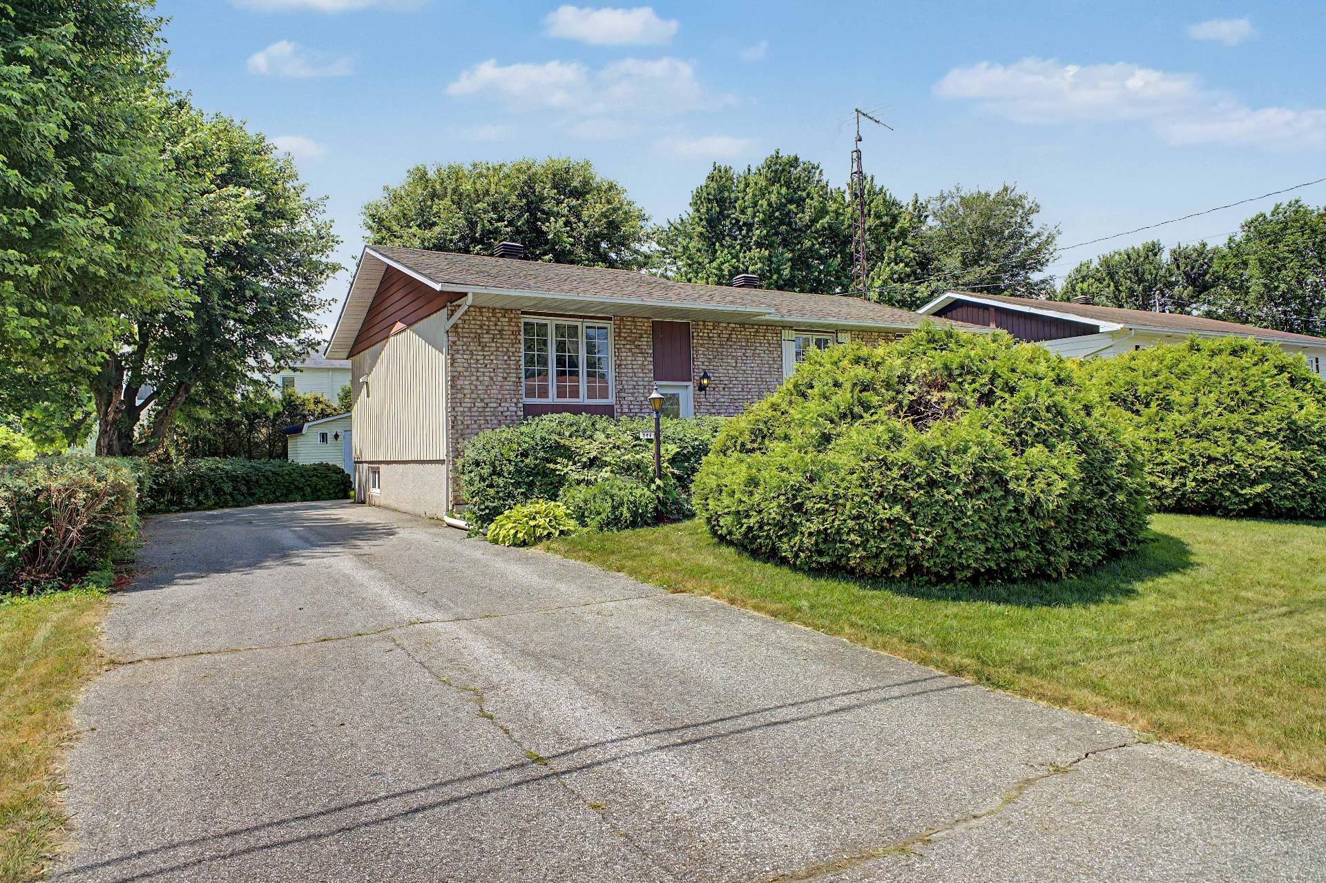 MLS: 21610861