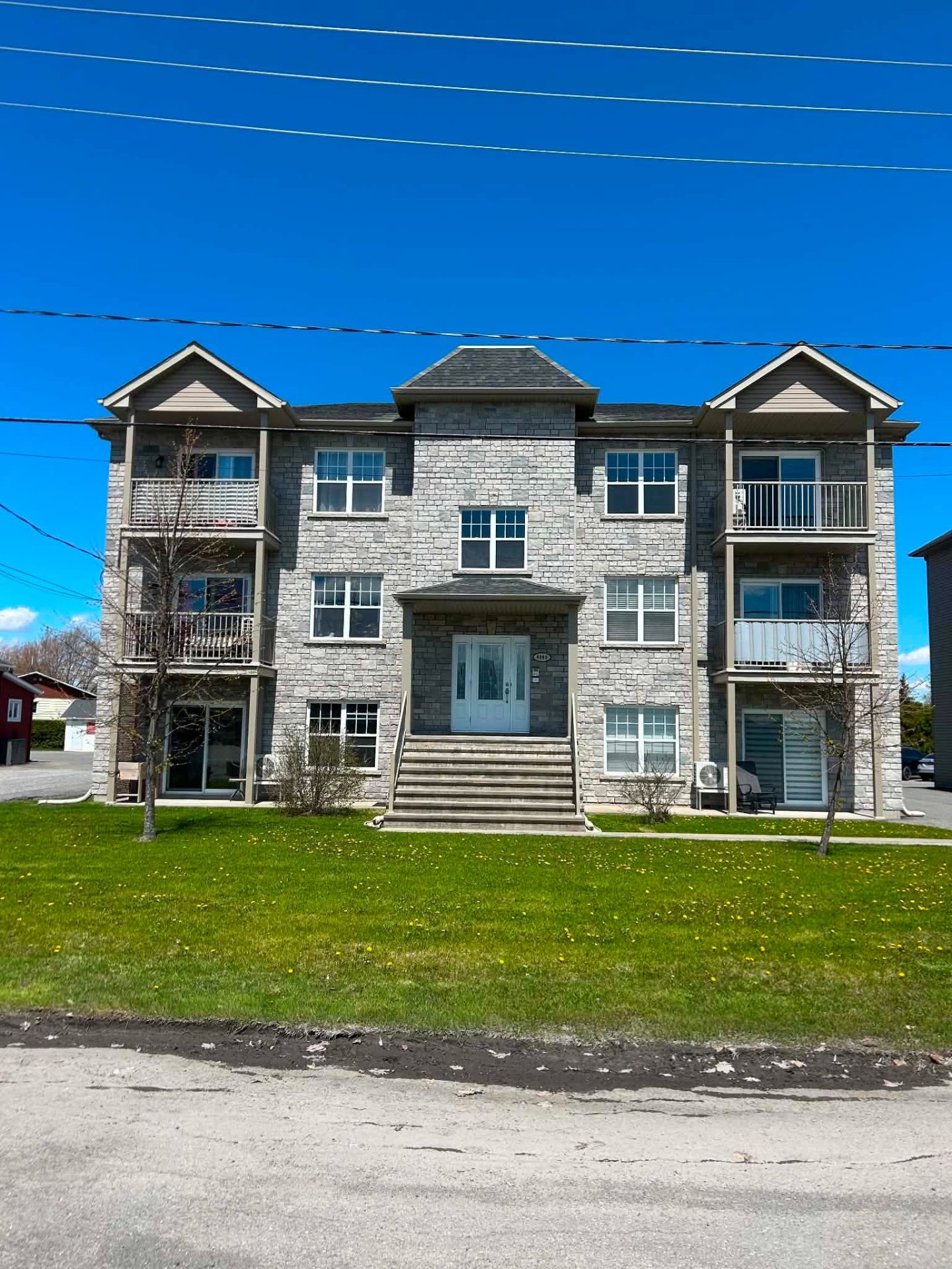 MLS: 27098197