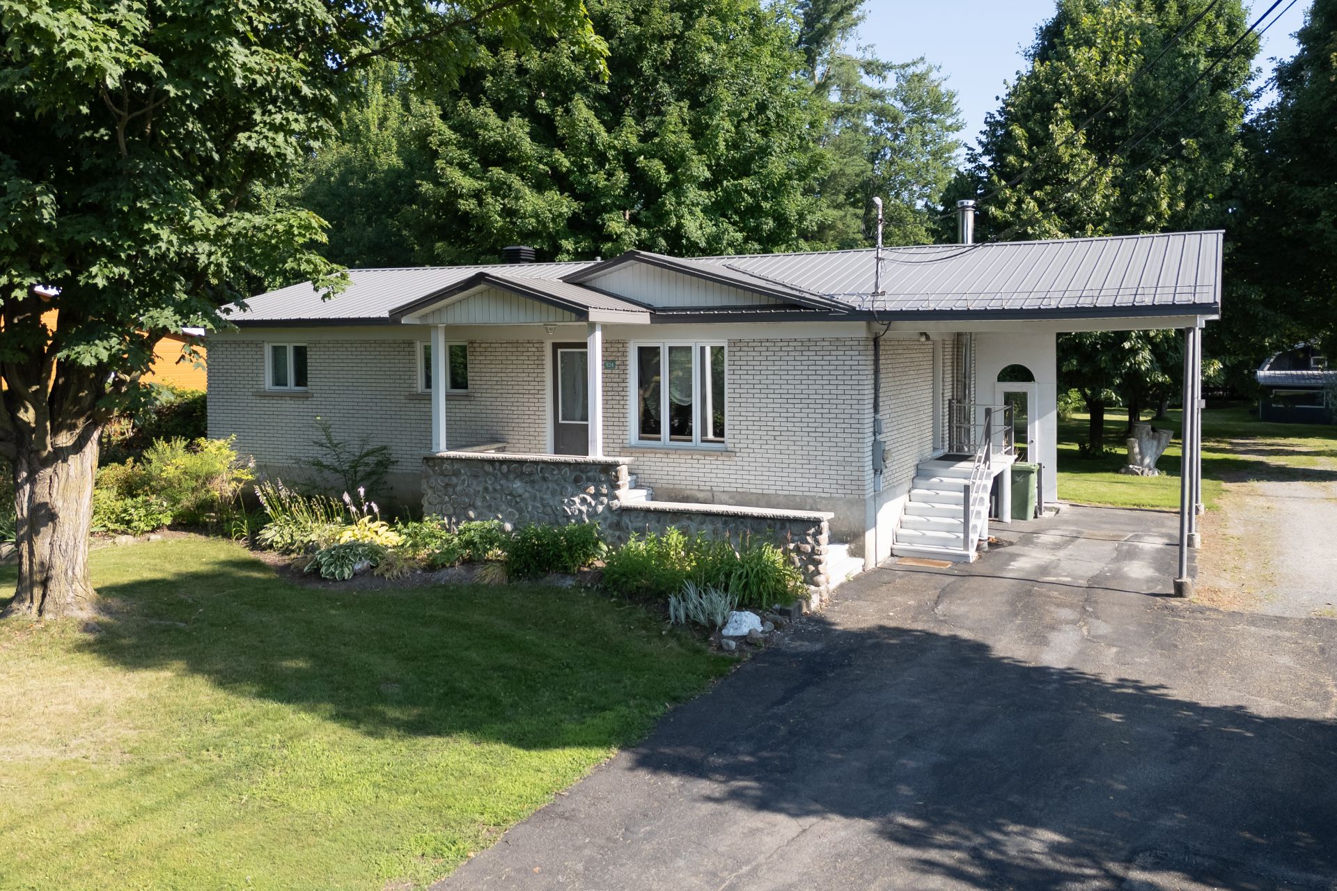 MLS: 19122433