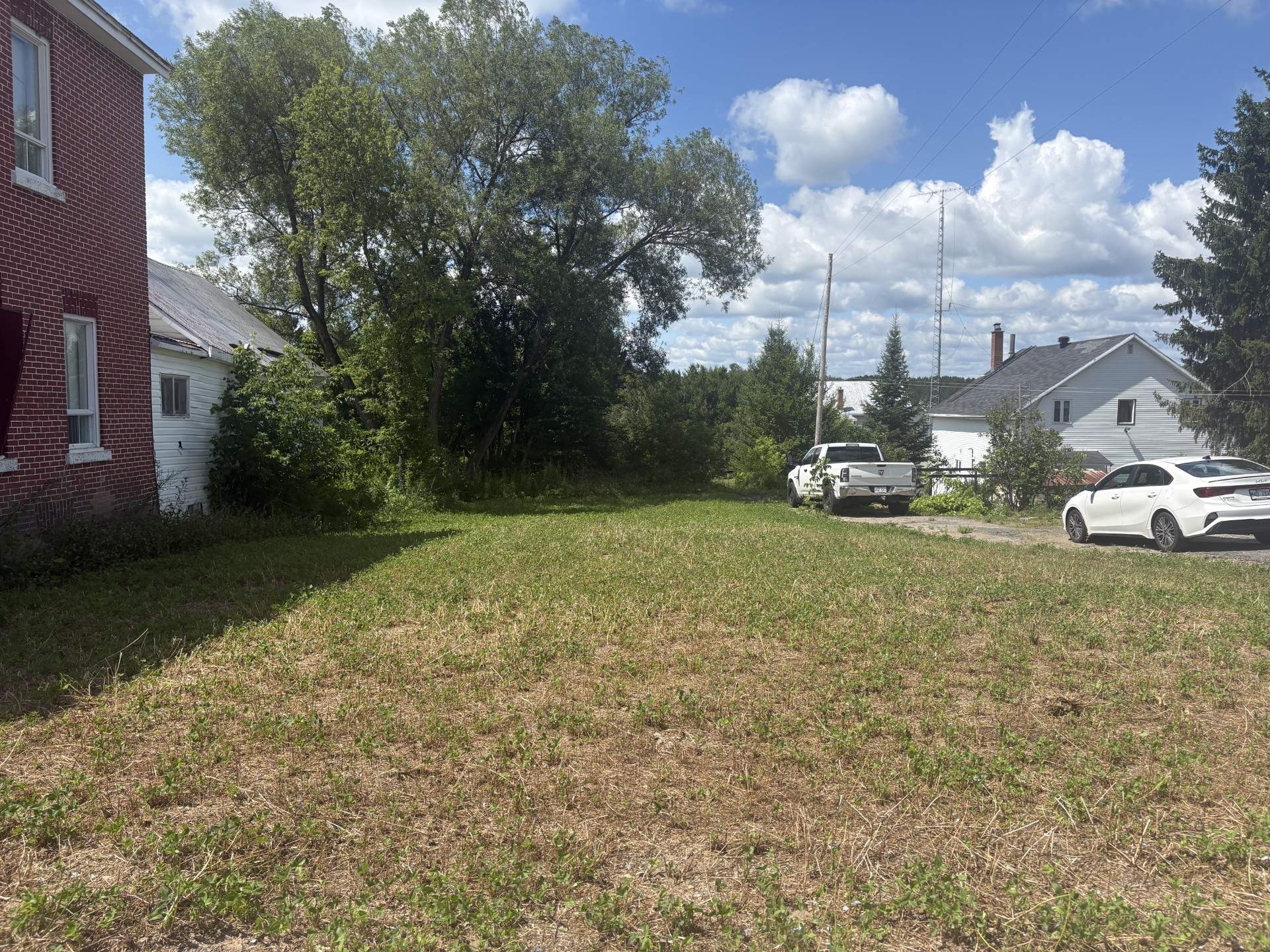 MLS: 12051208