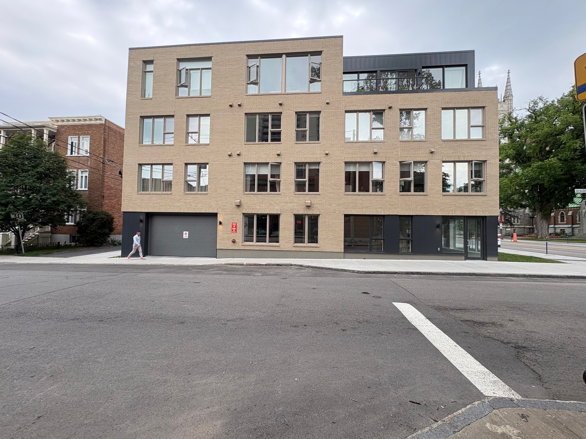 MLS: 23601973