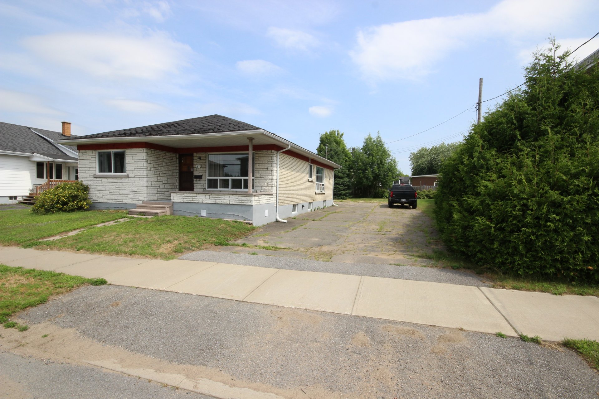 MLS: 28980961