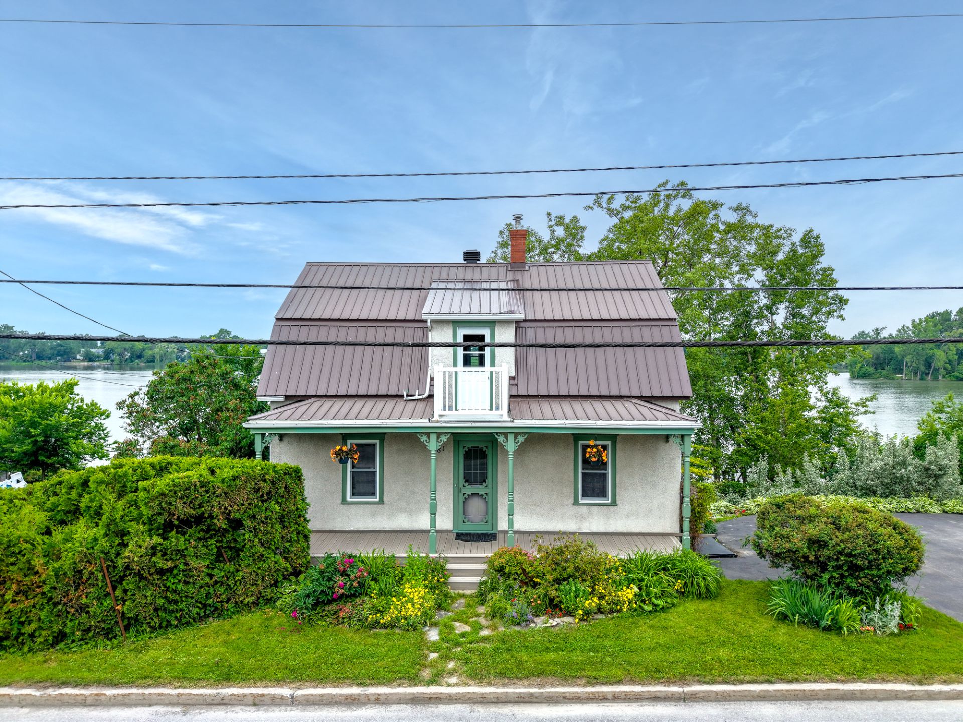 MLS: 27491446