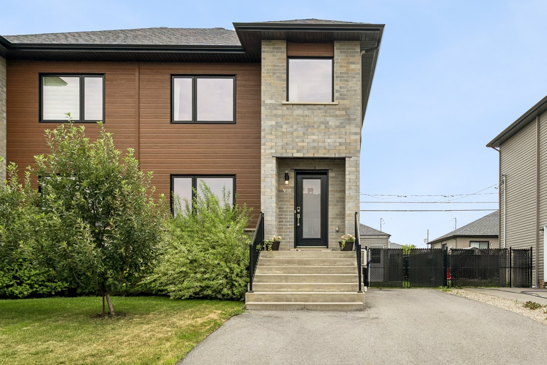 MLS: 25100563