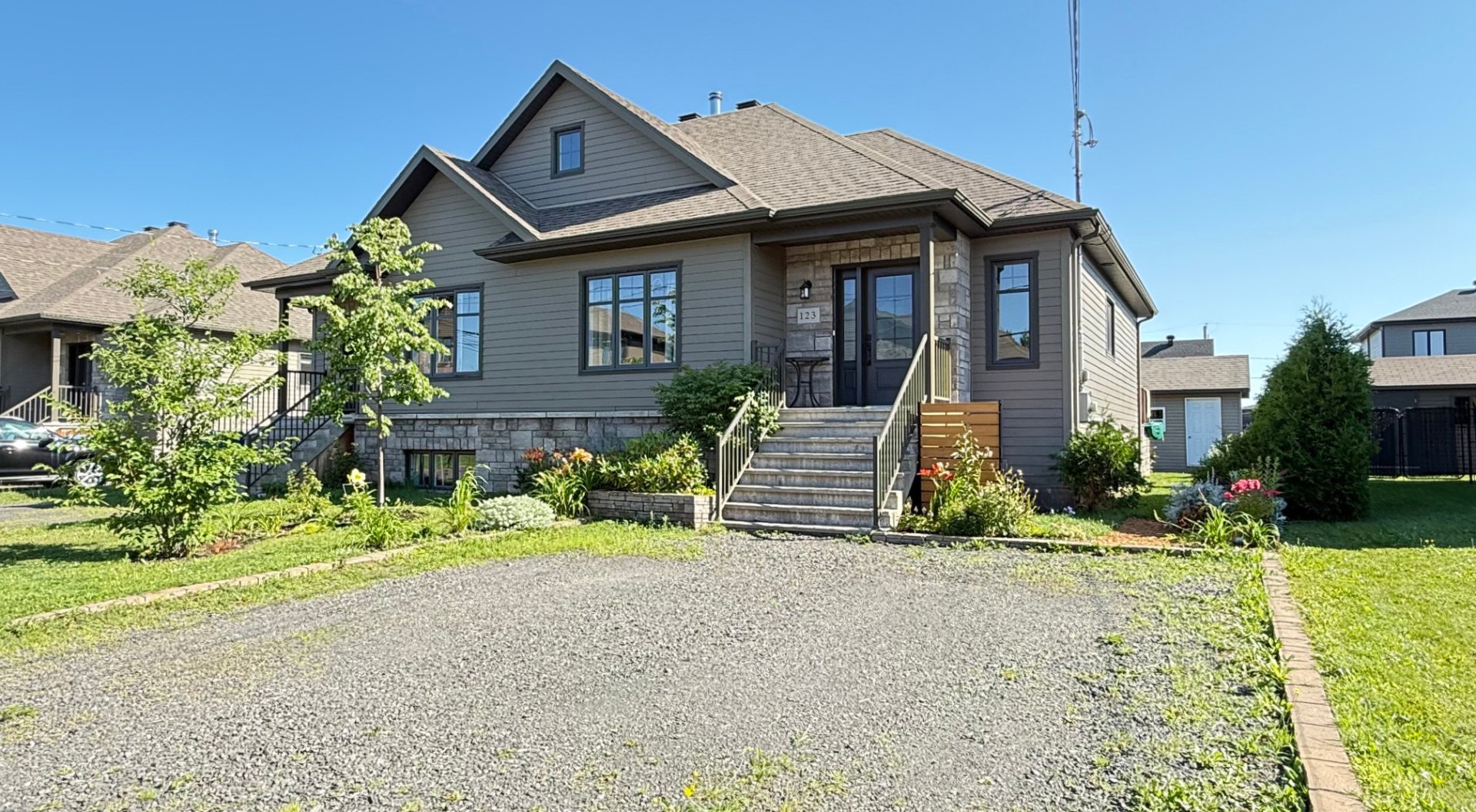 MLS: 25465098