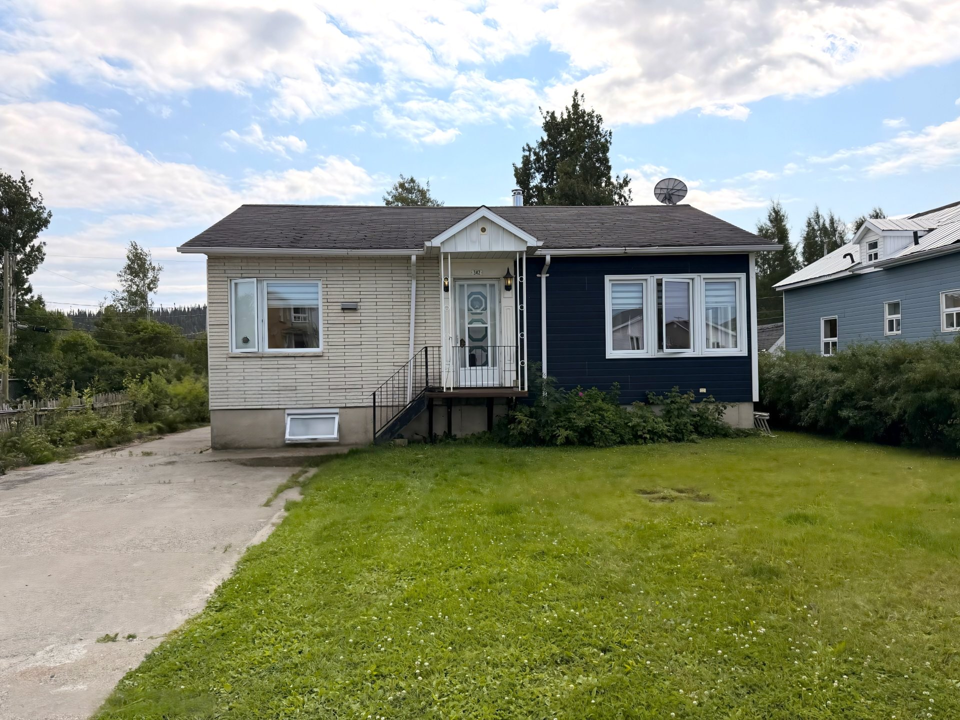 MLS: 22227745