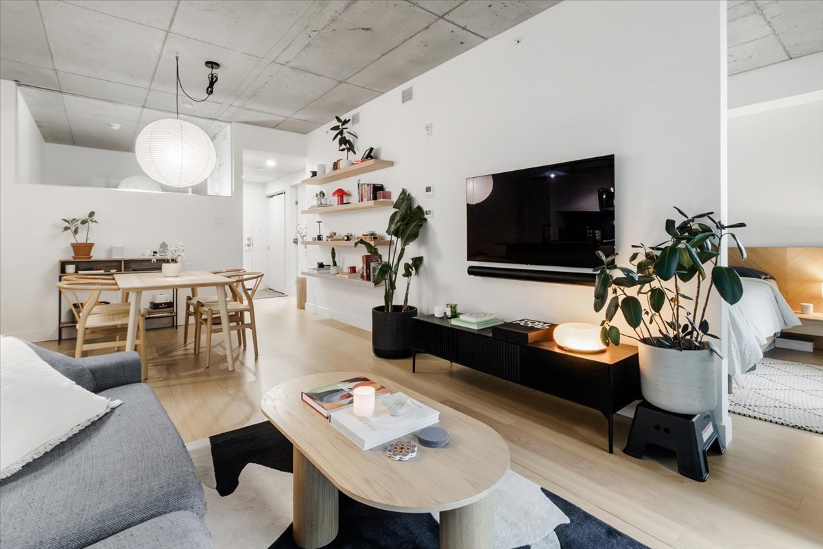 MLS: 27905477