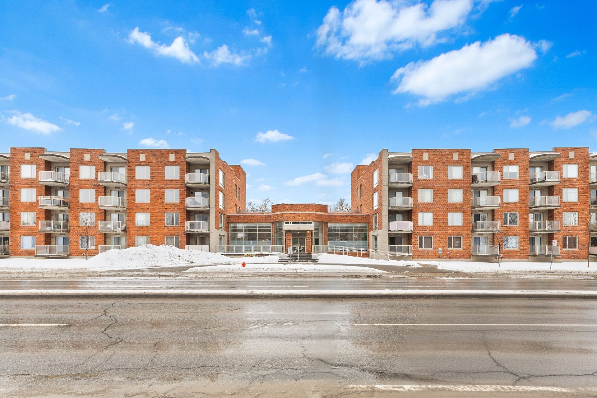 MLS: 23847405