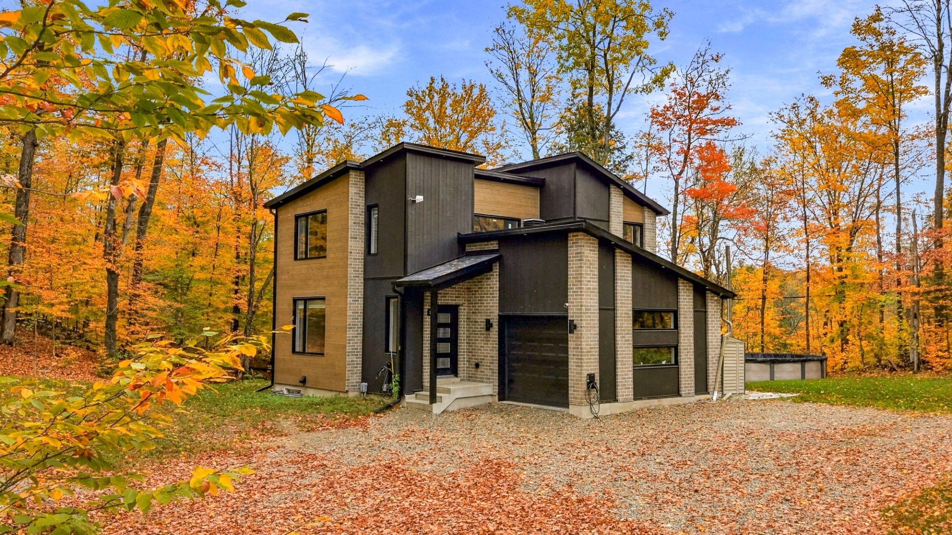 MLS: 28023341