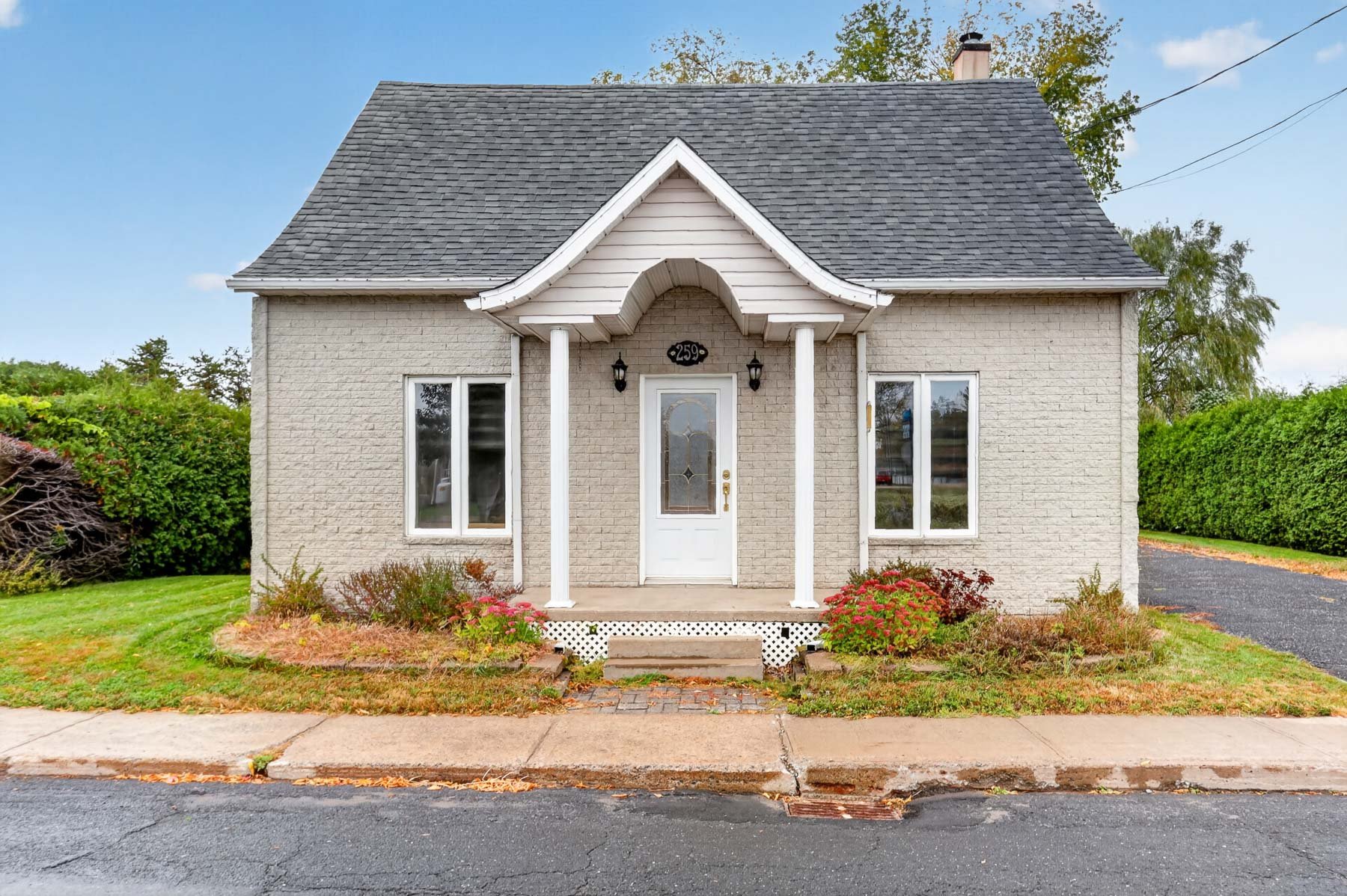MLS: 18952947