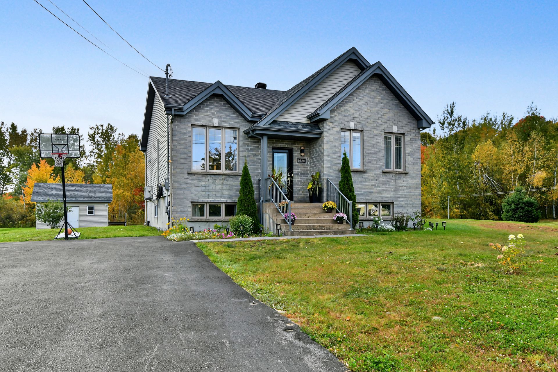 MLS: 27762857