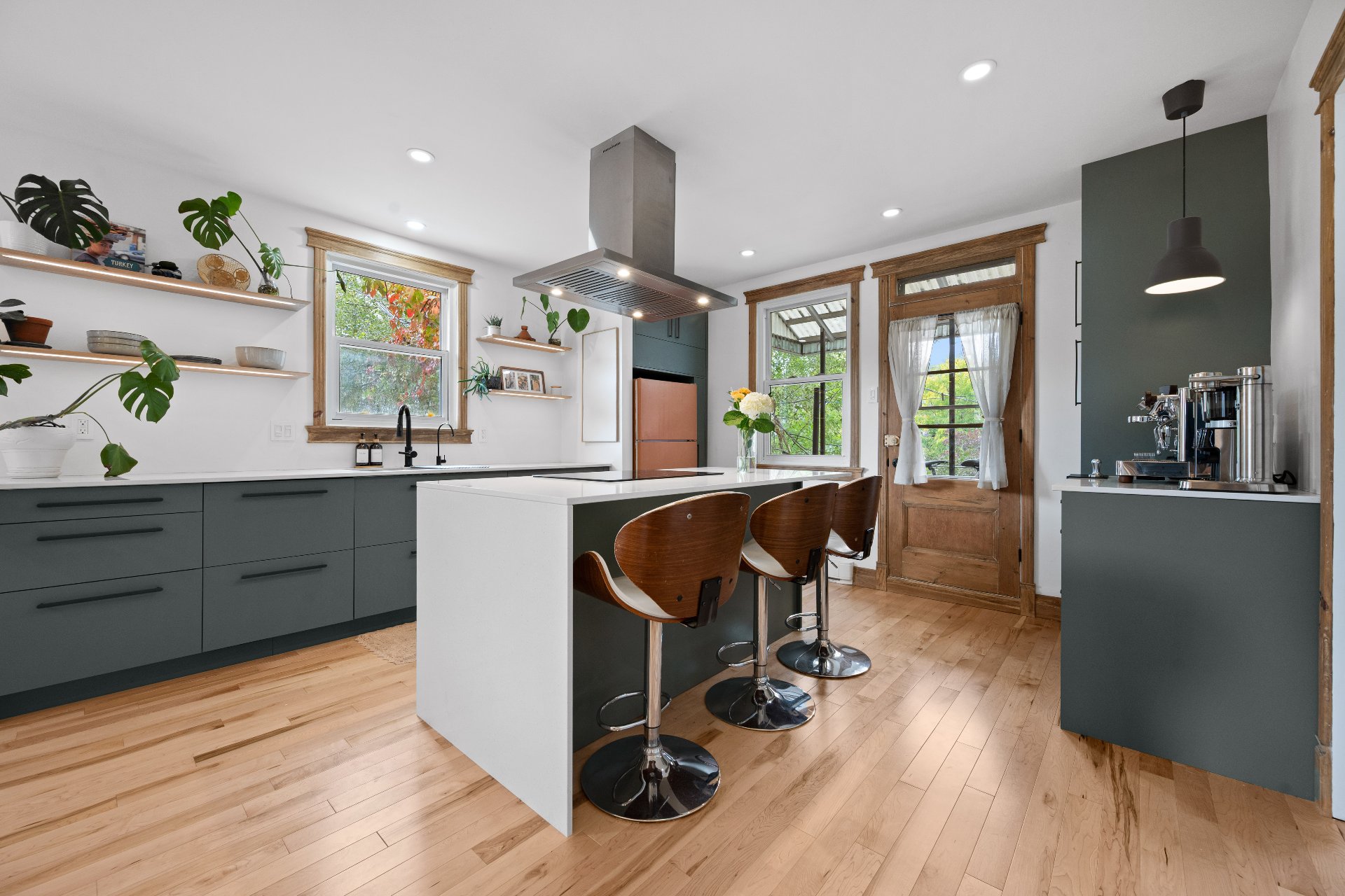 MLS: 18987111