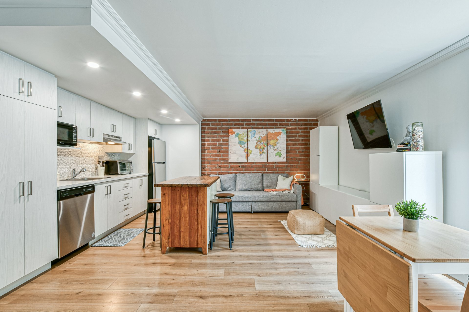 MLS: 13915807