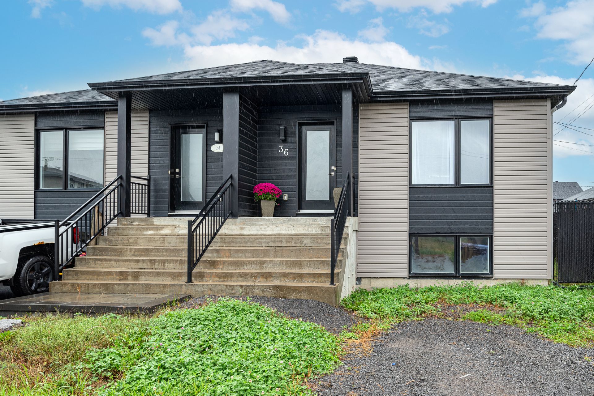 MLS: 26907351