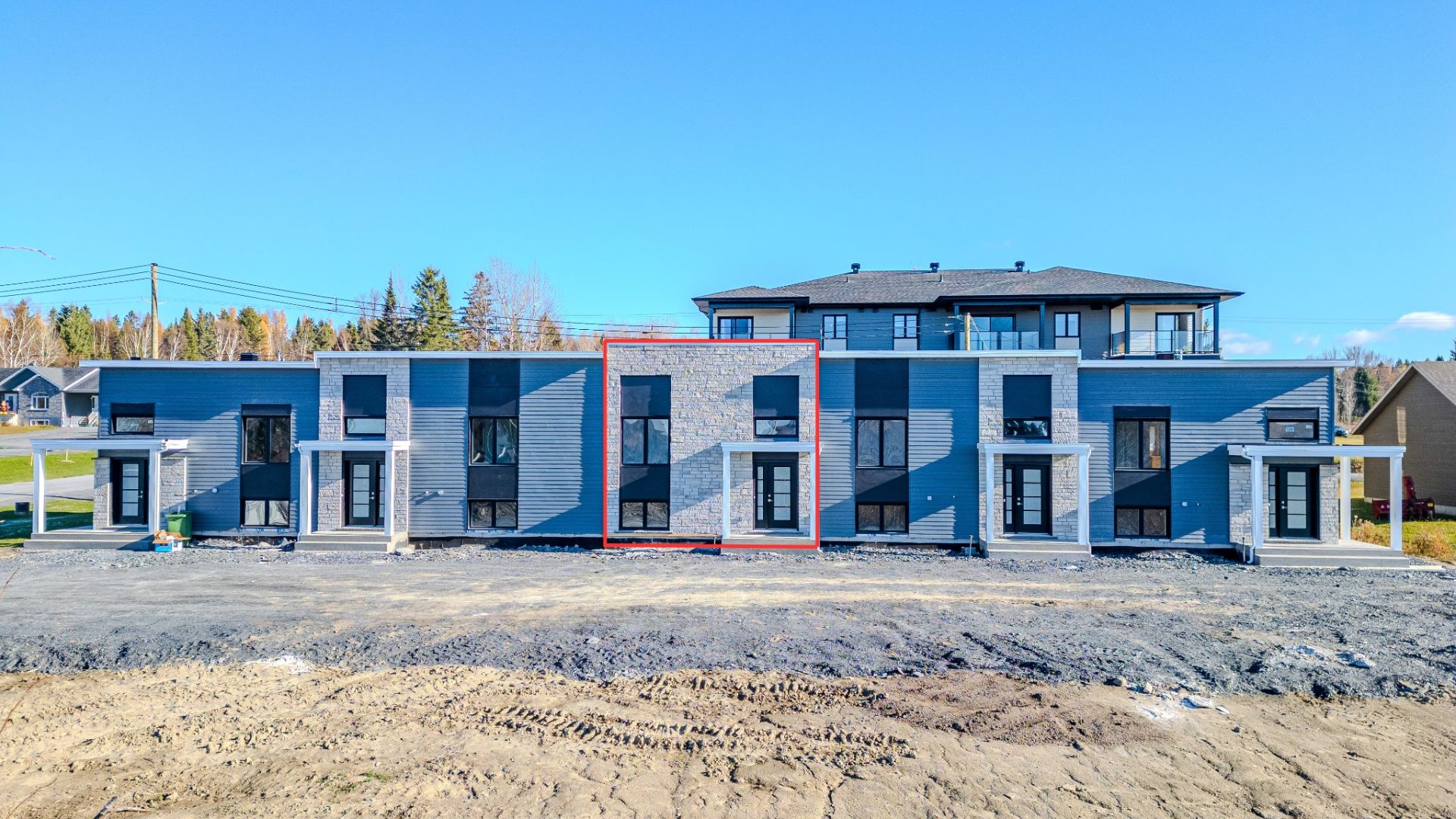MLS: 25556943