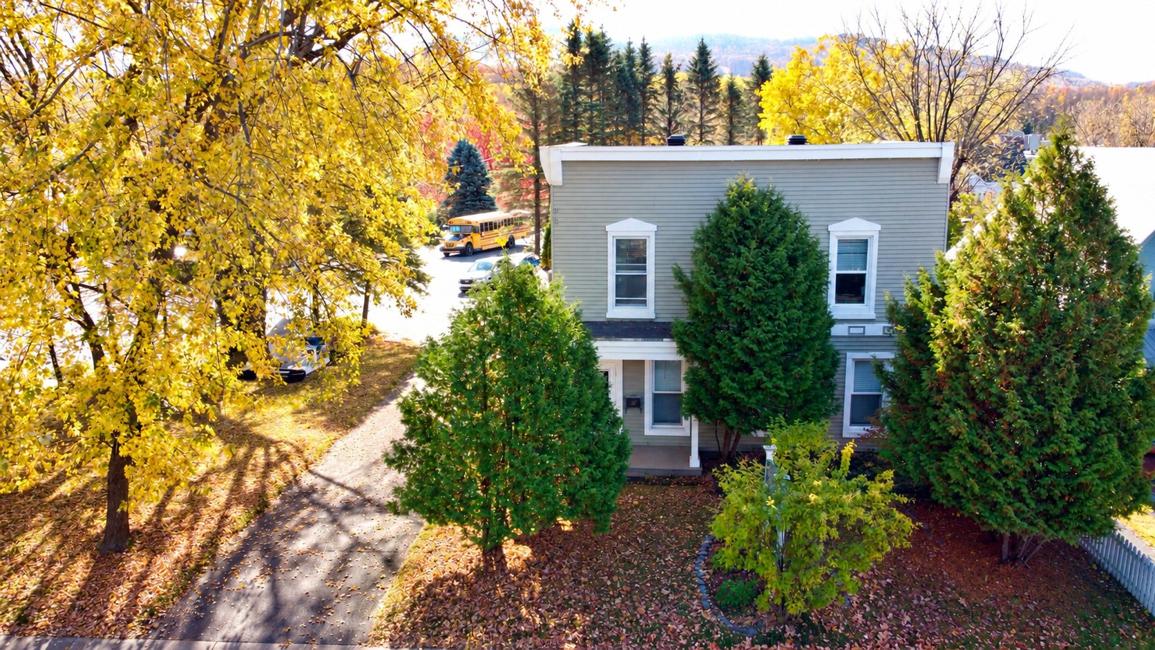 MLS: 25913584