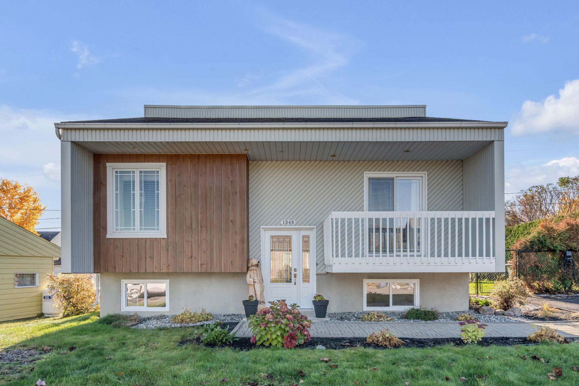 MLS: 23163246