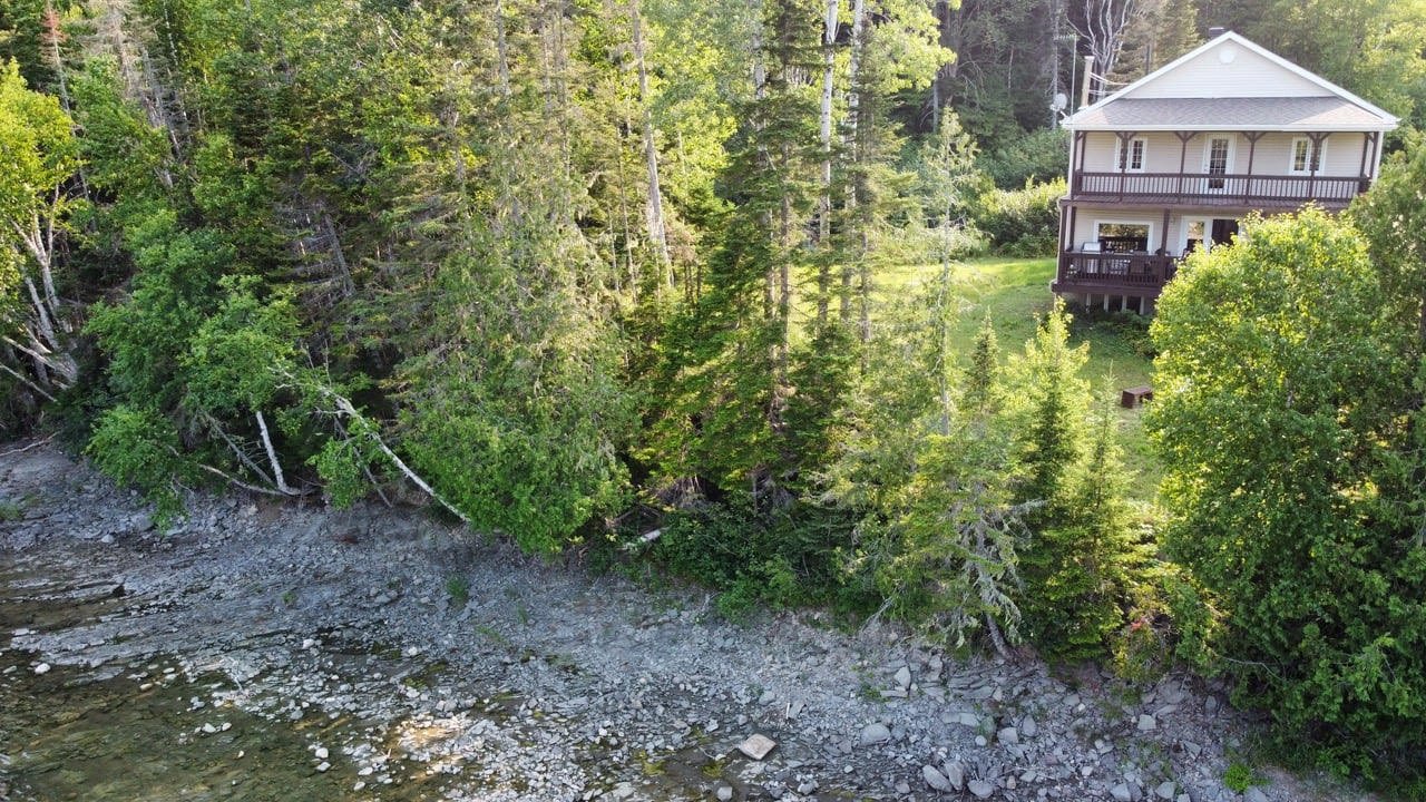 MLS: 15300028