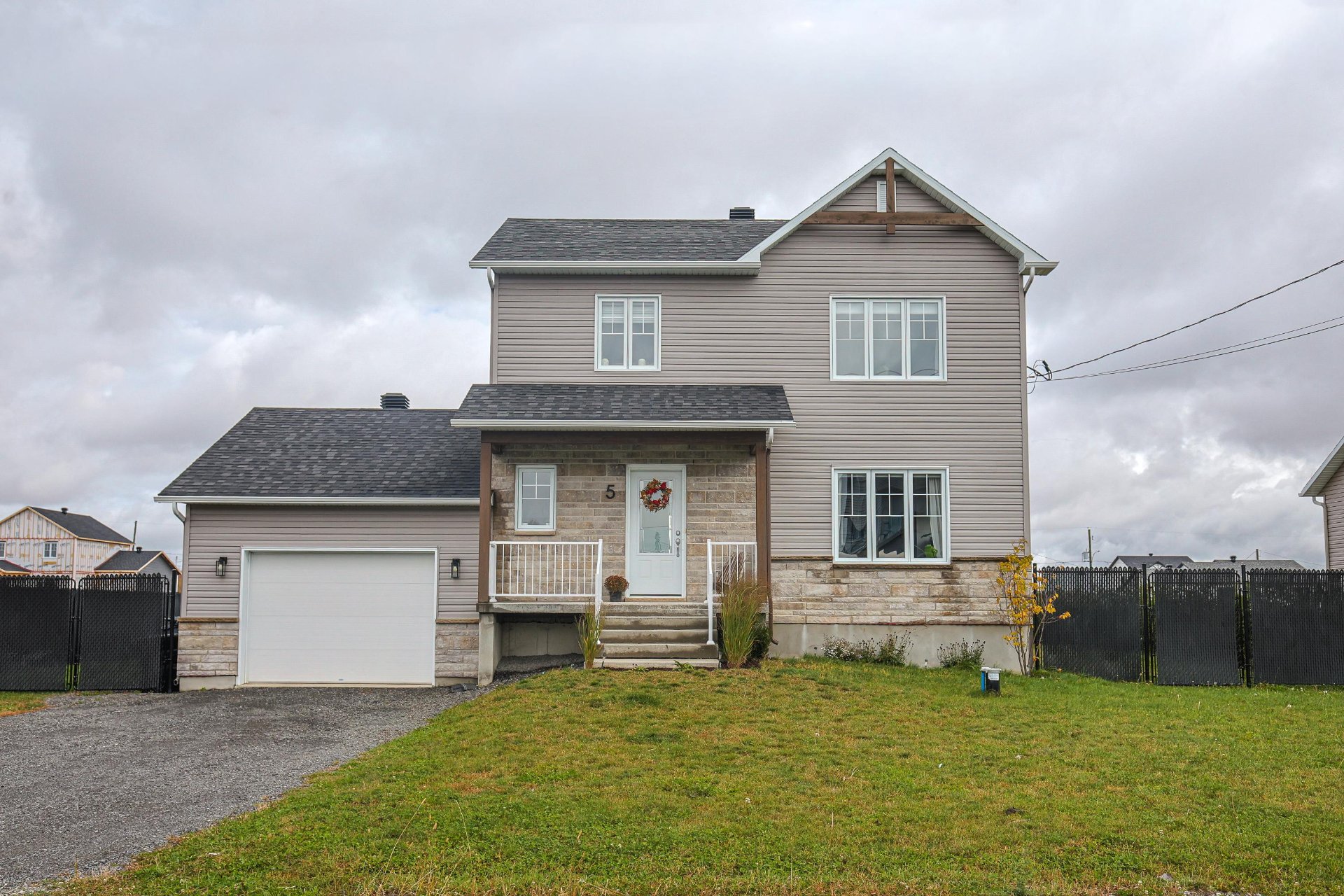 MLS: 21838353