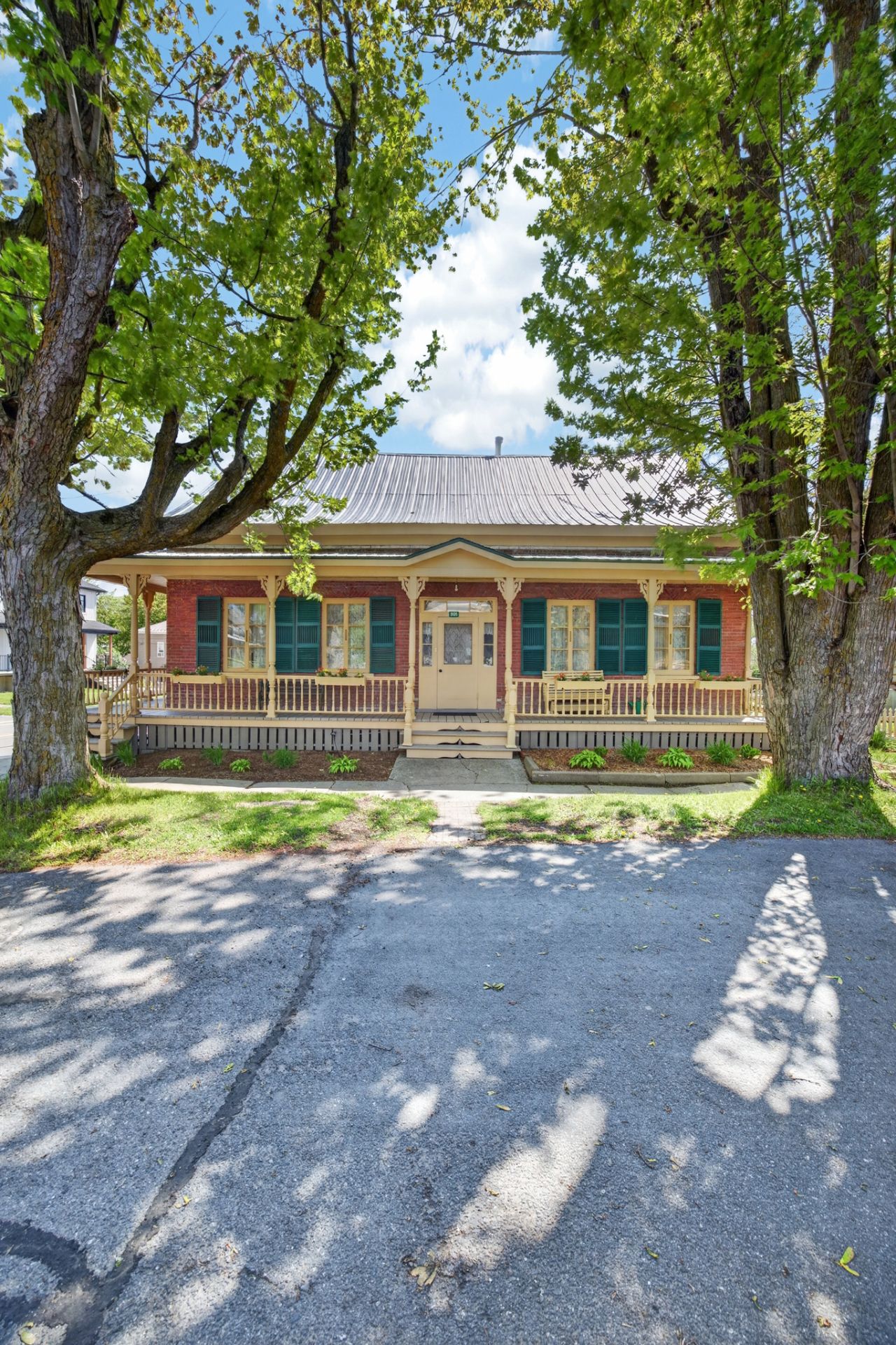 MLS: 25280970