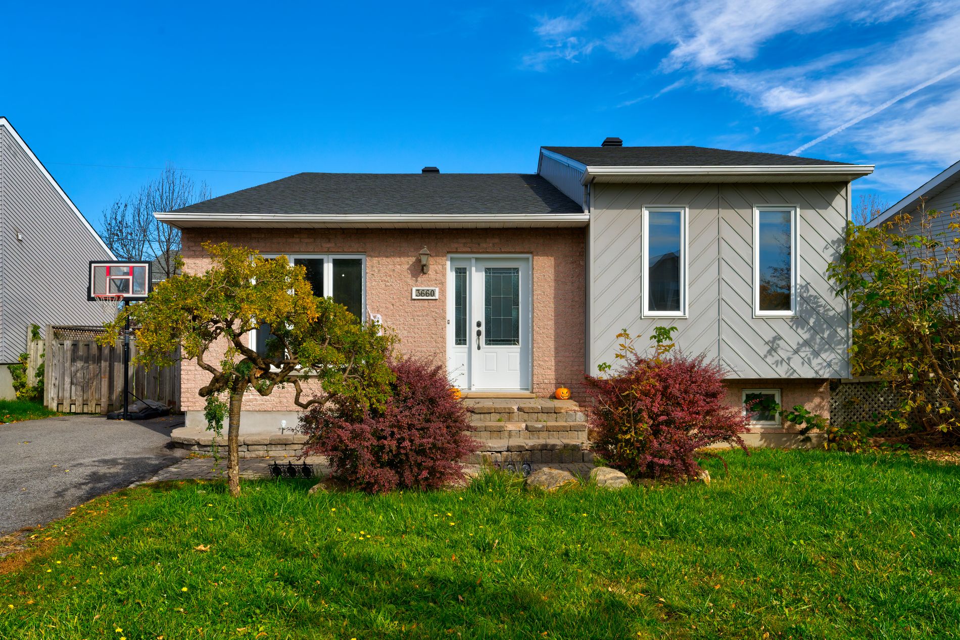 MLS: 24176439