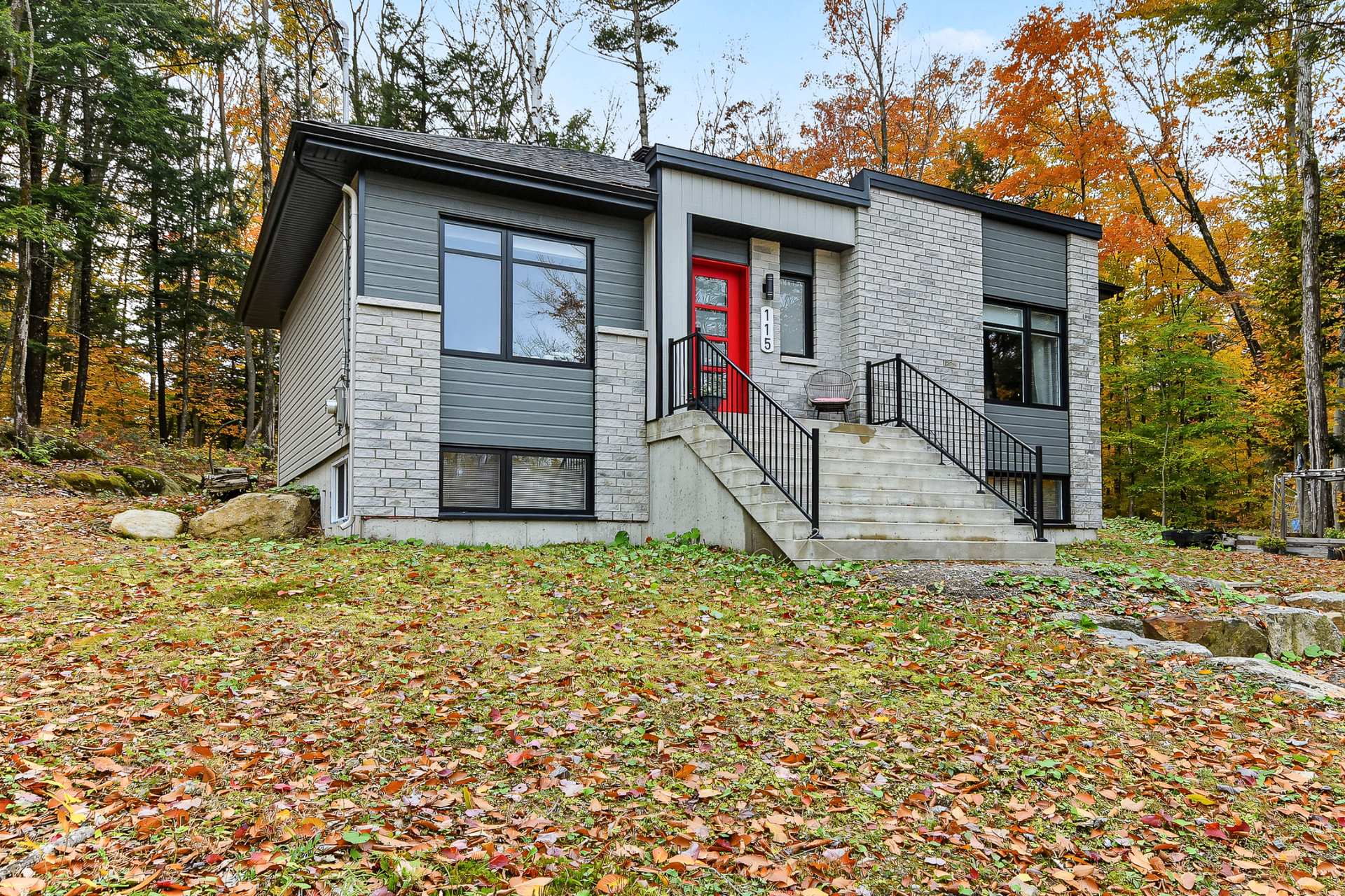 MLS: 25183348