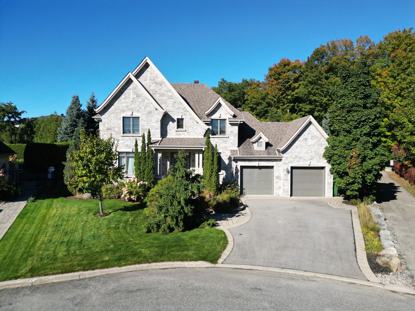 MLS: 23615008