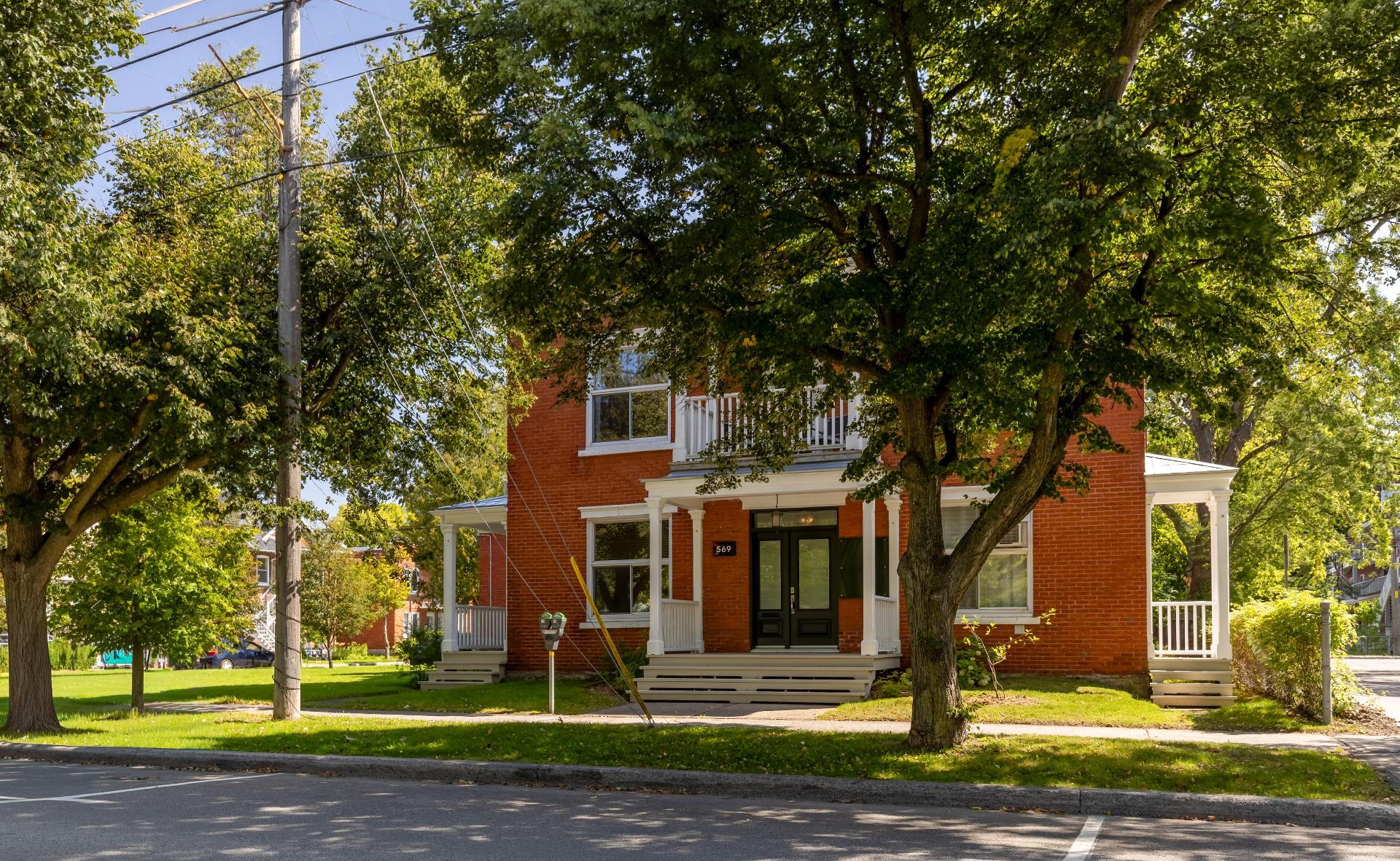 MLS: 27927360